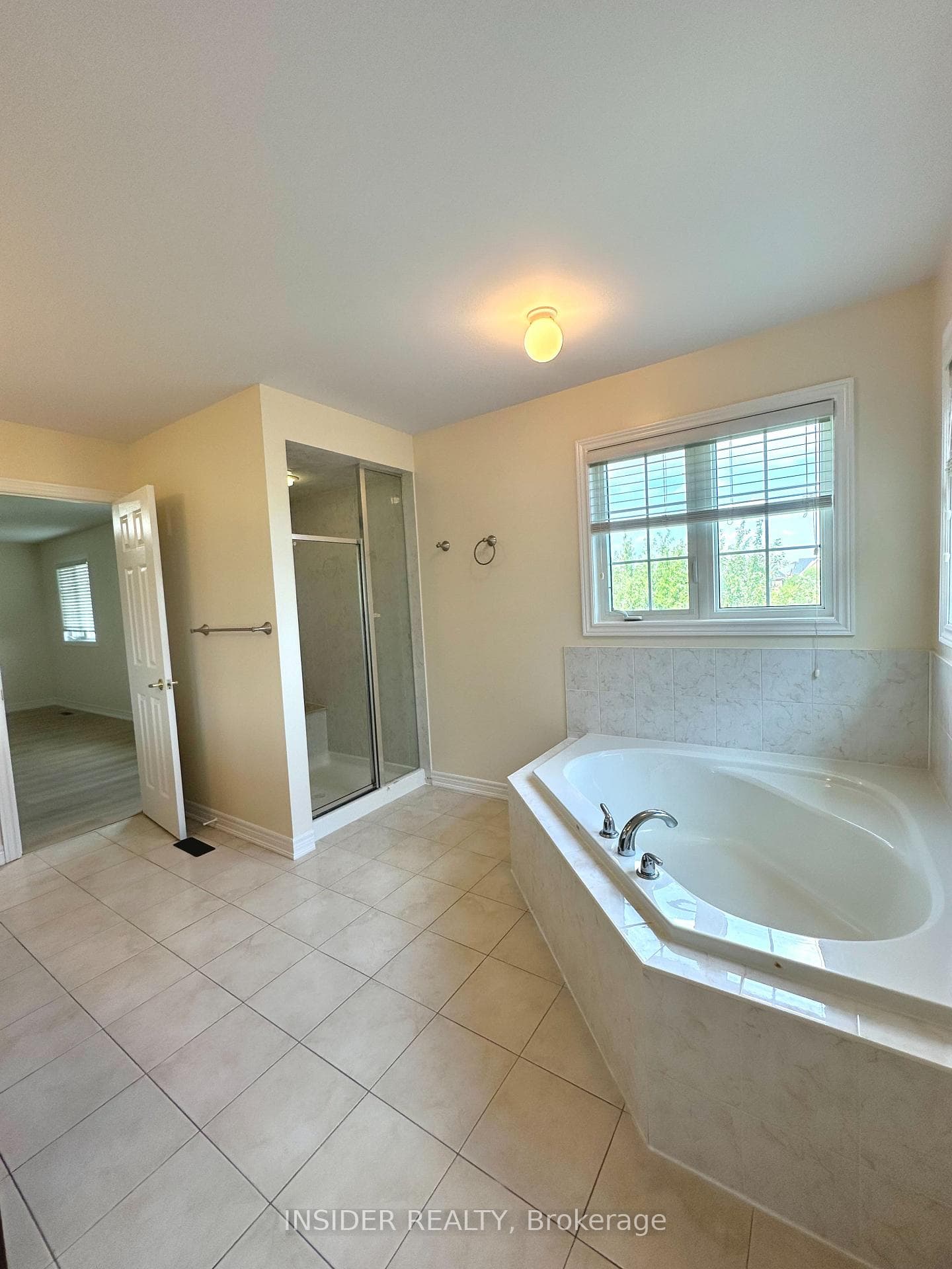 467 Hinchey Crescent photo 20