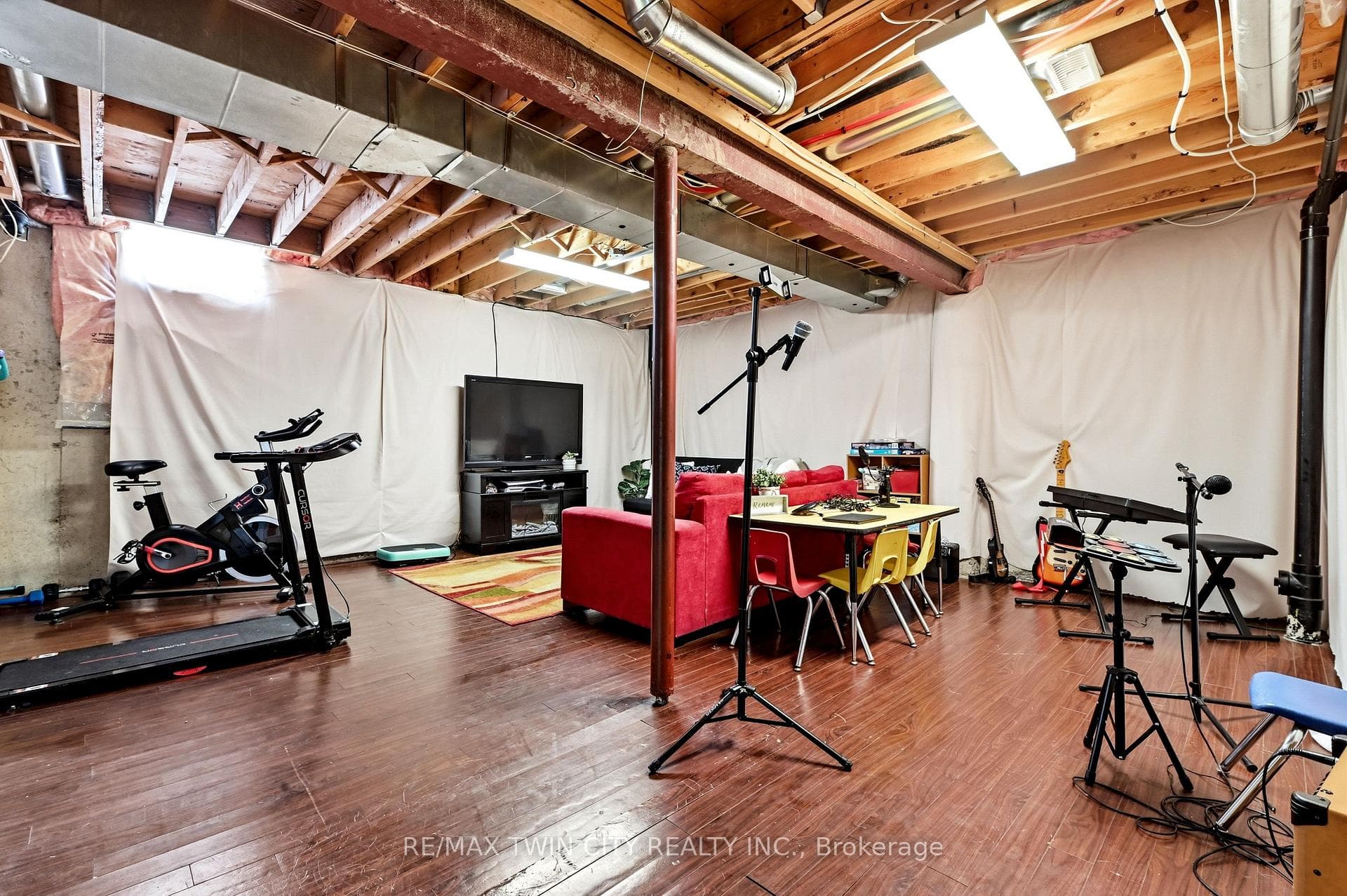 6 Jones Lane photo 23