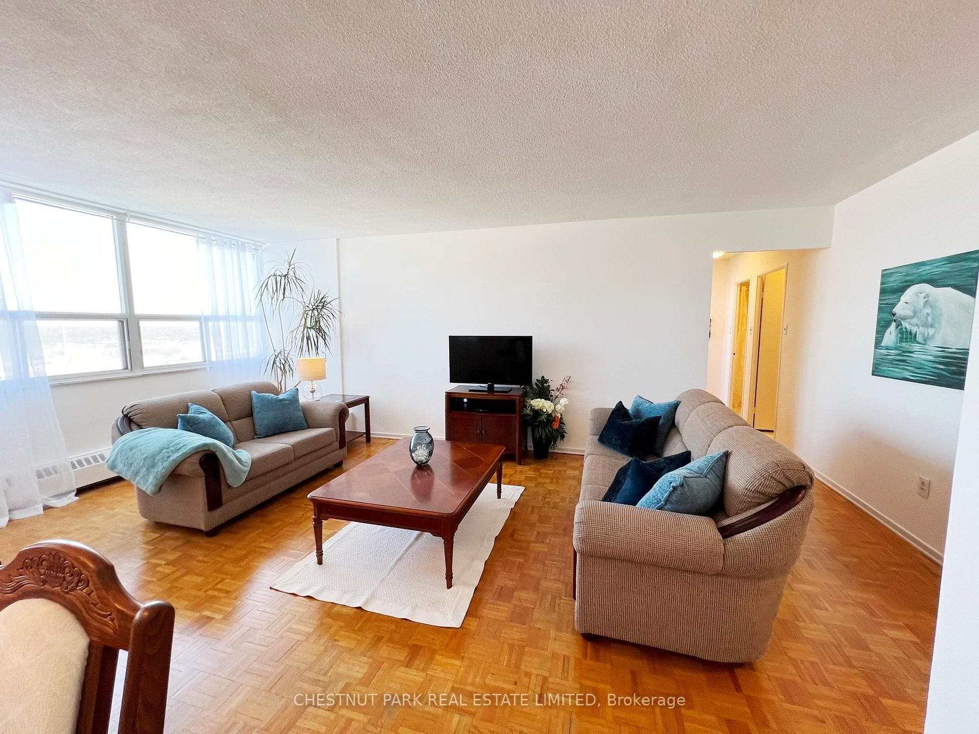 This room fits a lot of furniture!