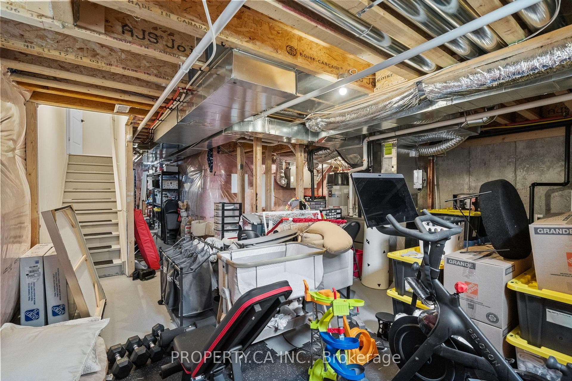 556 New England Court photo 40