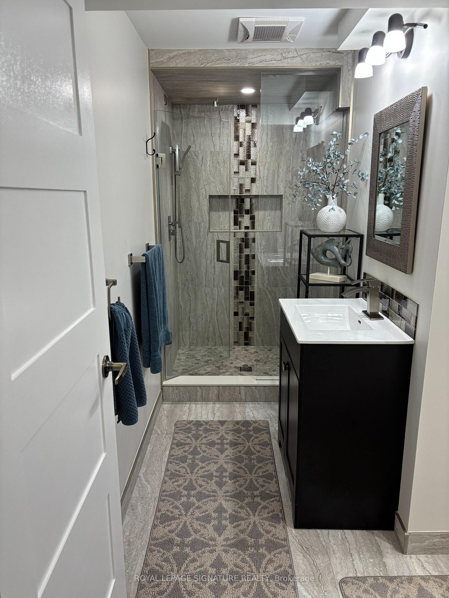 6091 Tillsdown Drive Unit Lower photo 15