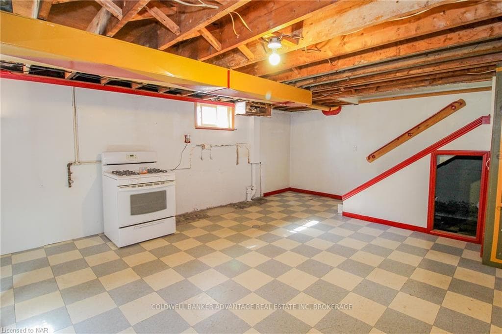 64 WHITE Avenue photo 27