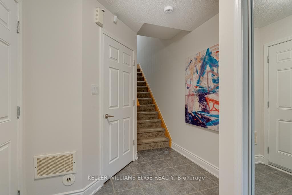 649 Frank Place photo 4