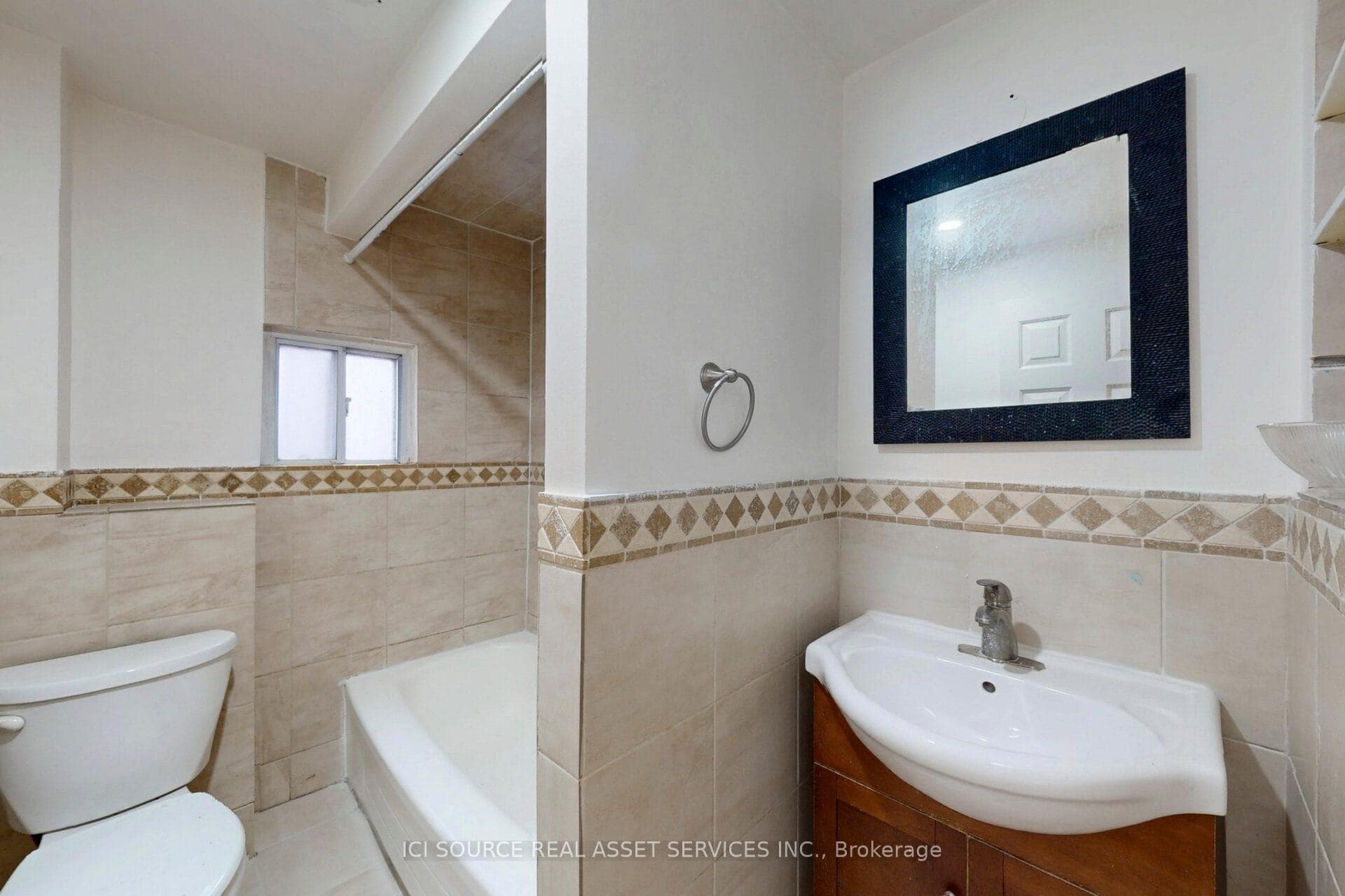 463 Pape Avenue Unit Upper photo 34