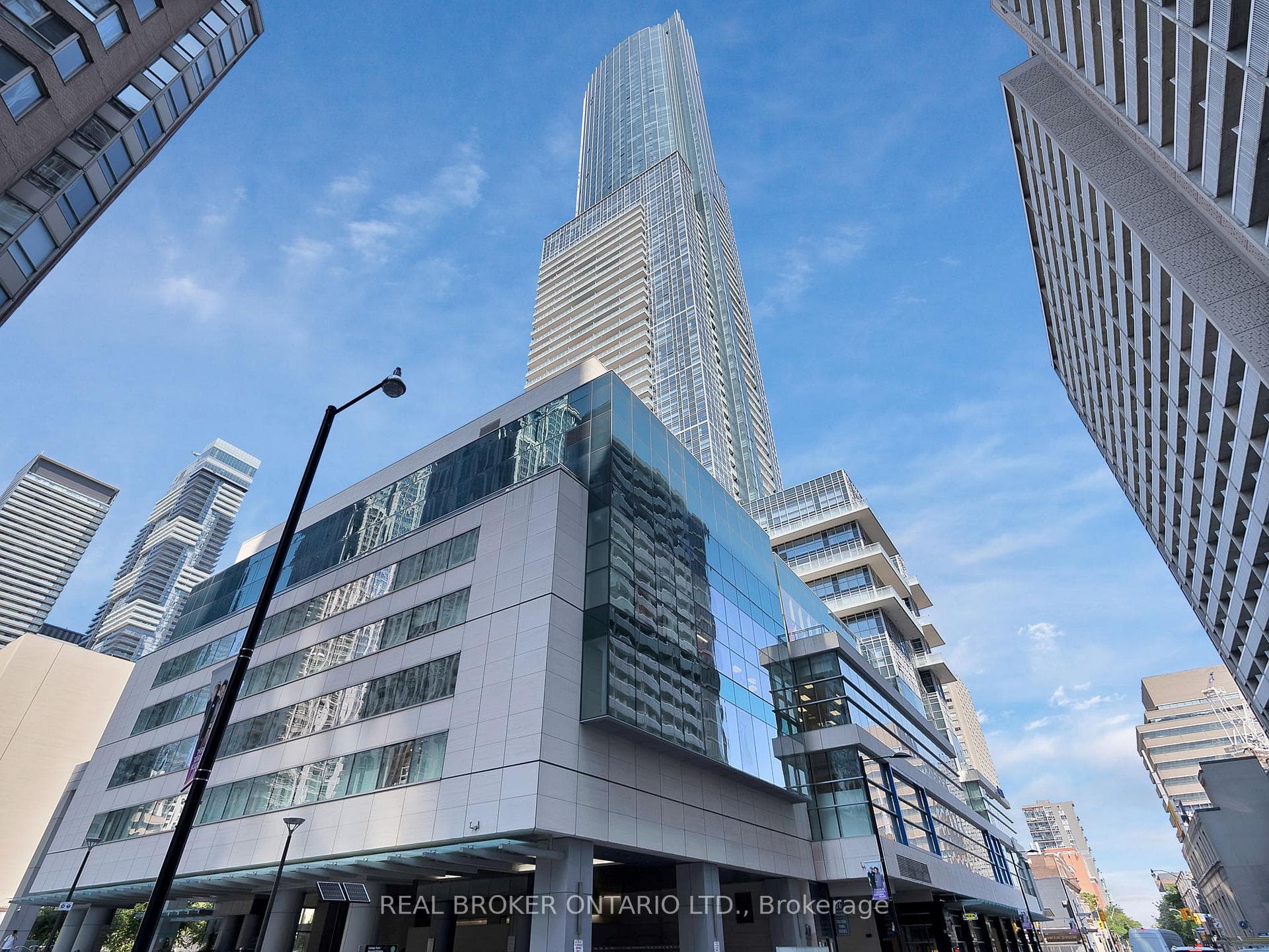 386 Yonge Street Unit 912 photo 26