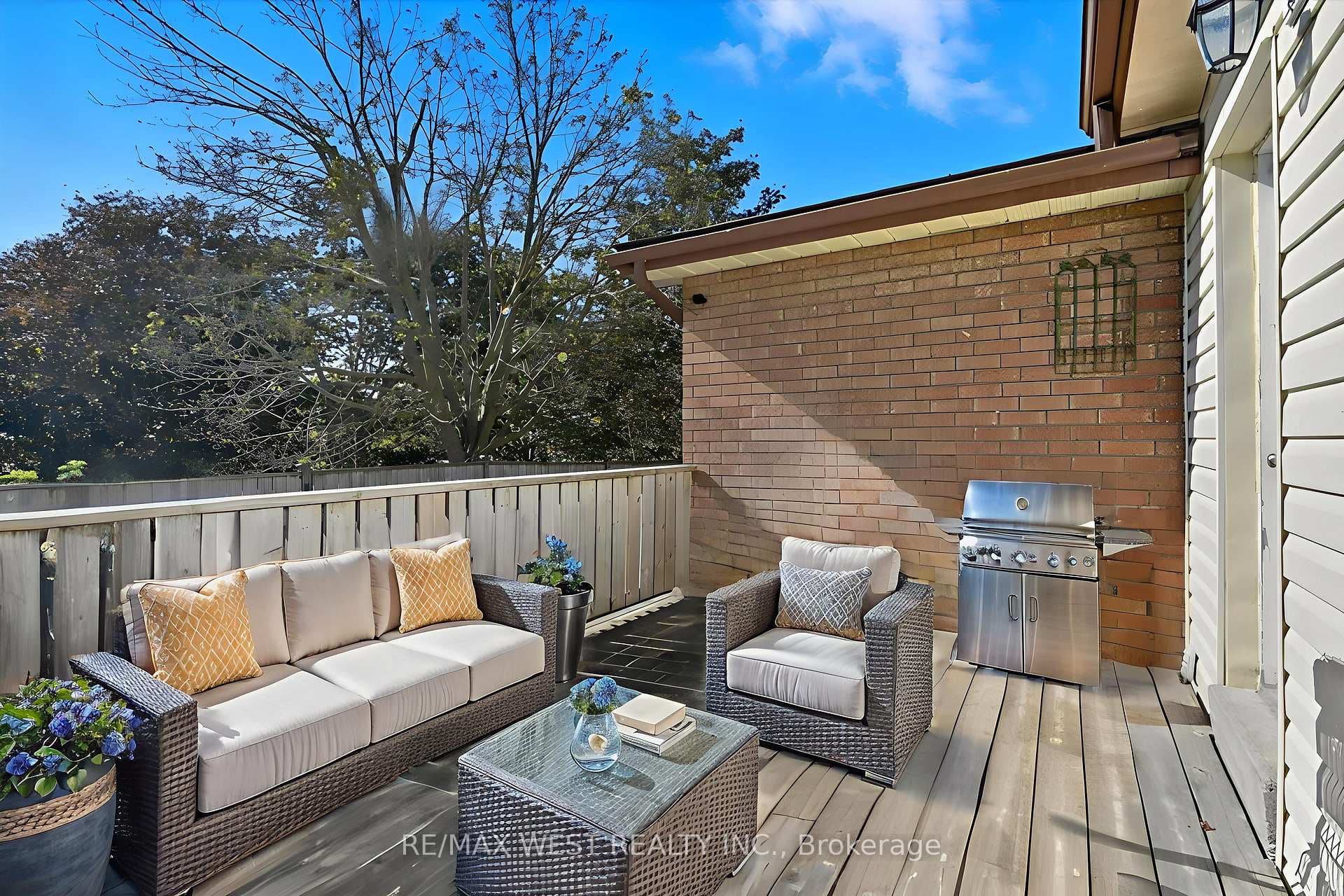 816 Brealey Drive photo 9