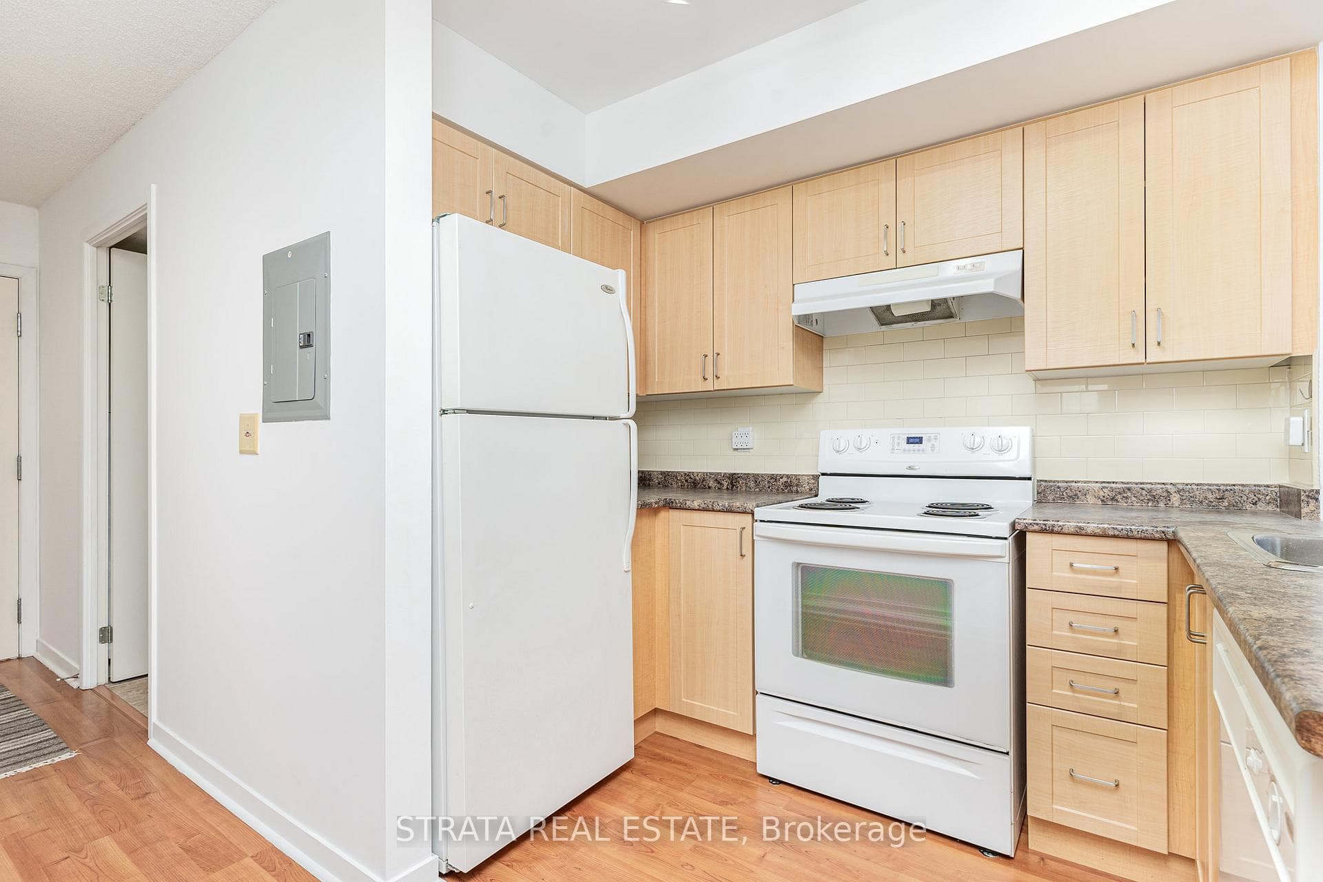 76 Shuter Street Unit 605 photo 9