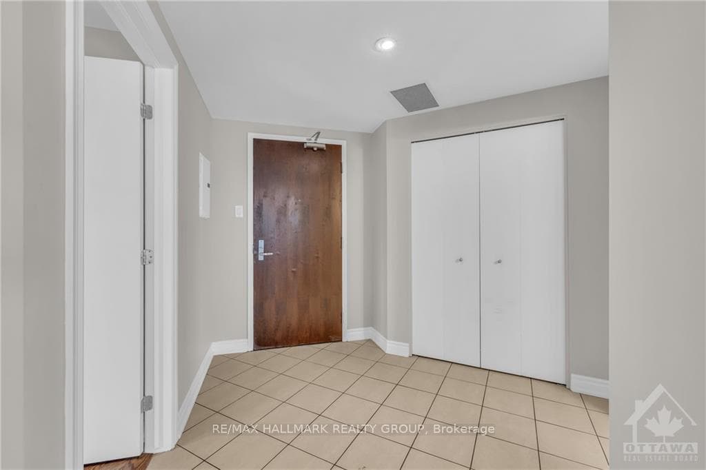 234 RIDEAU Street Unit 1604 photo 4