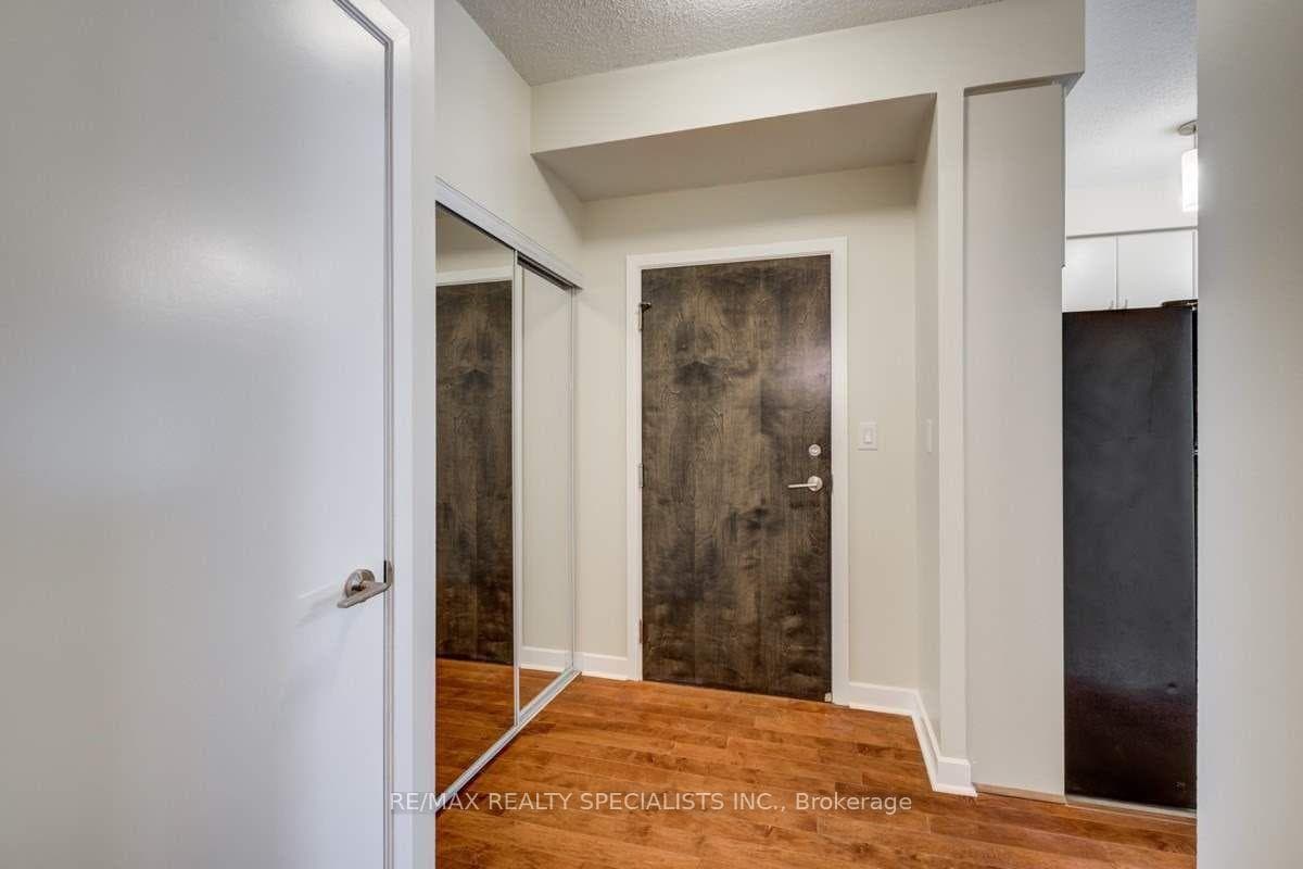 18 Harbour Street Unit 2111 photo 2