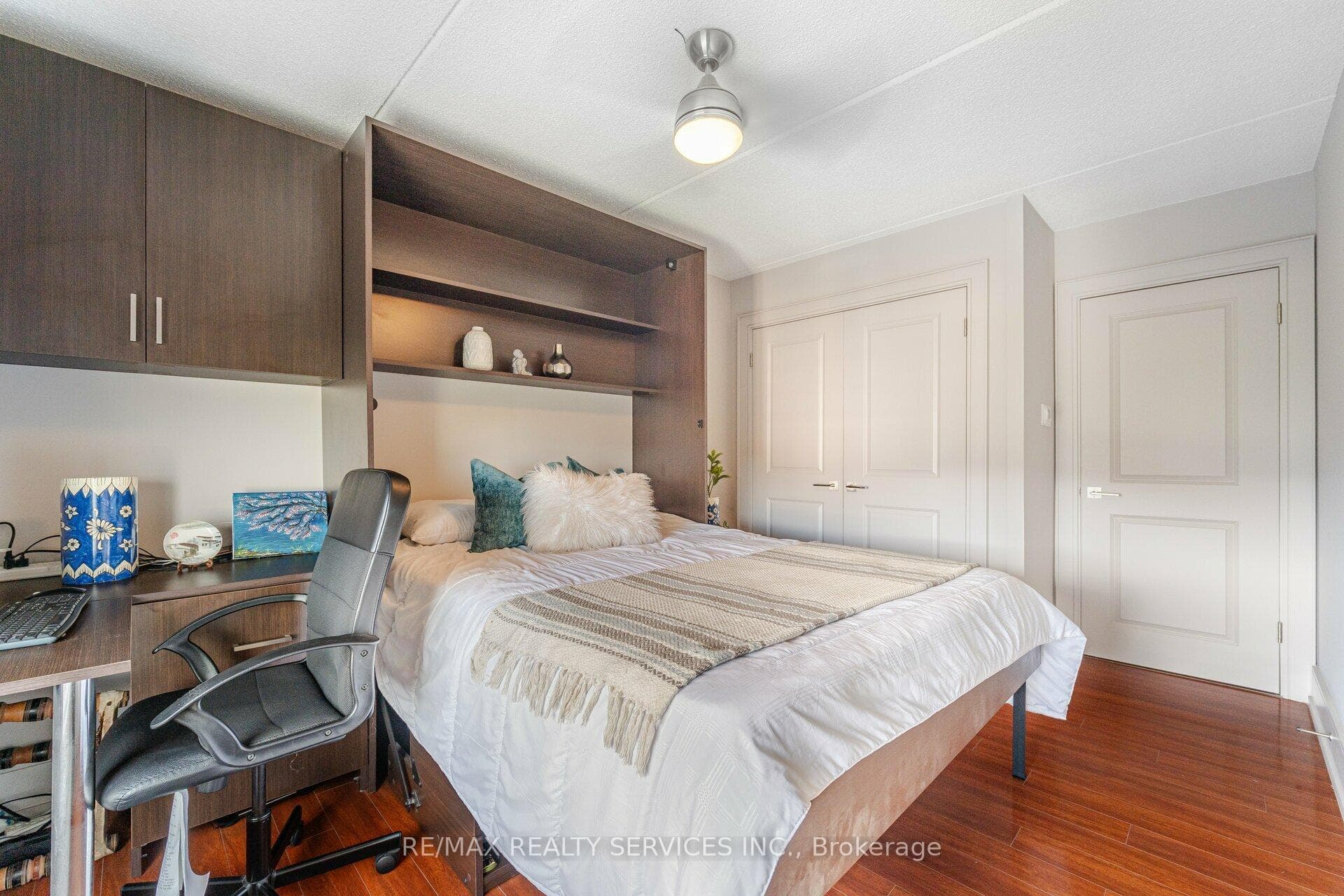 2 Glamorgan Avenue Unit 907 photo 22