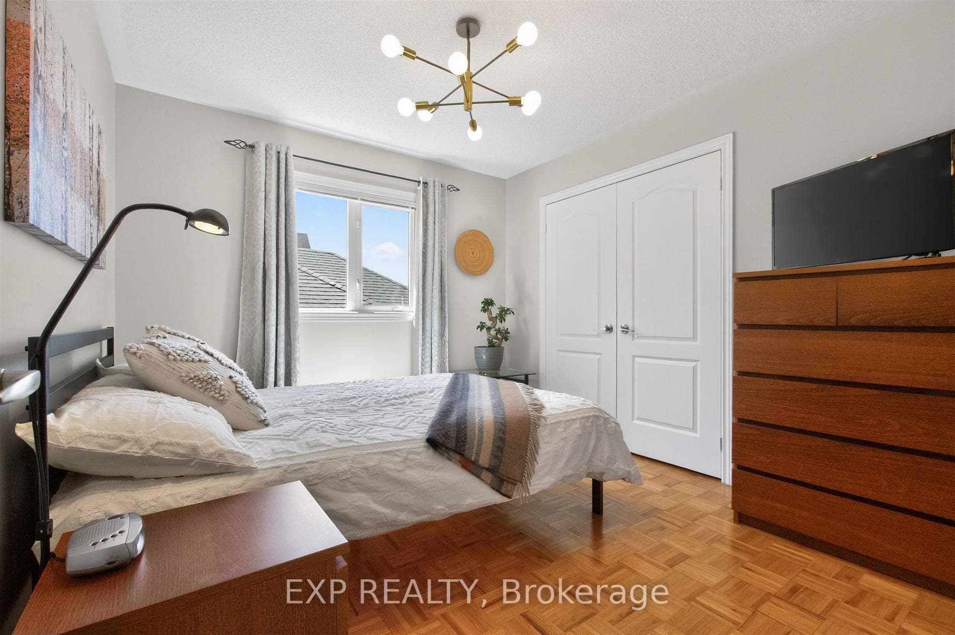 82 Castelli Court photo 24