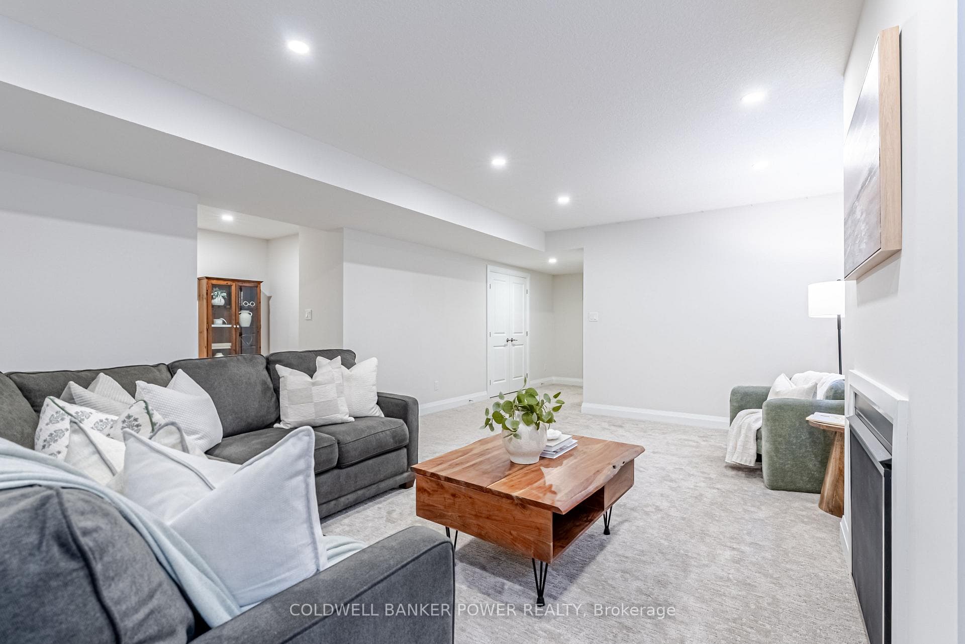 383 Daventry Way Unit 64 photo 27