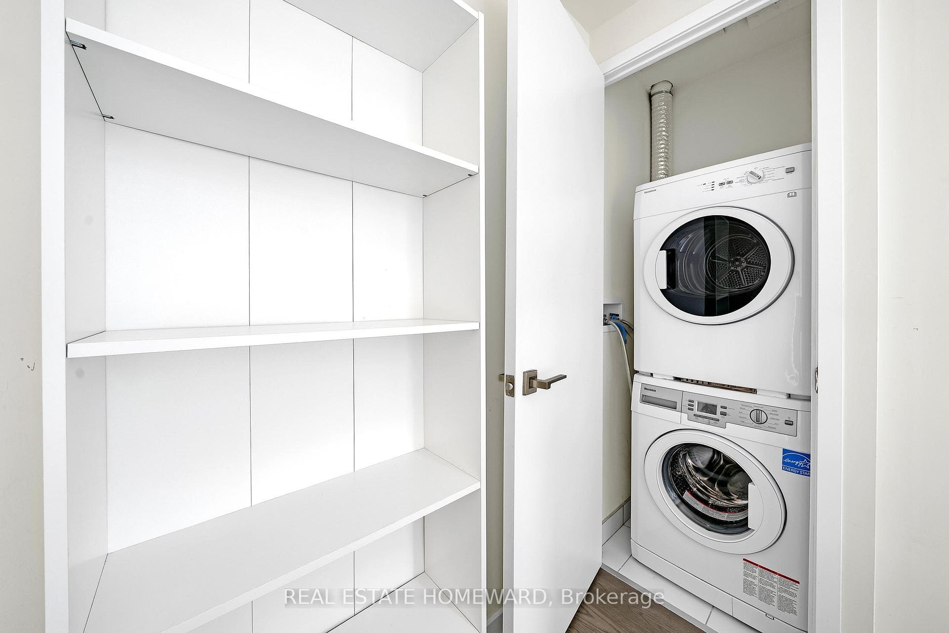 17 Dundonald Street Unit 1607 photo 16
