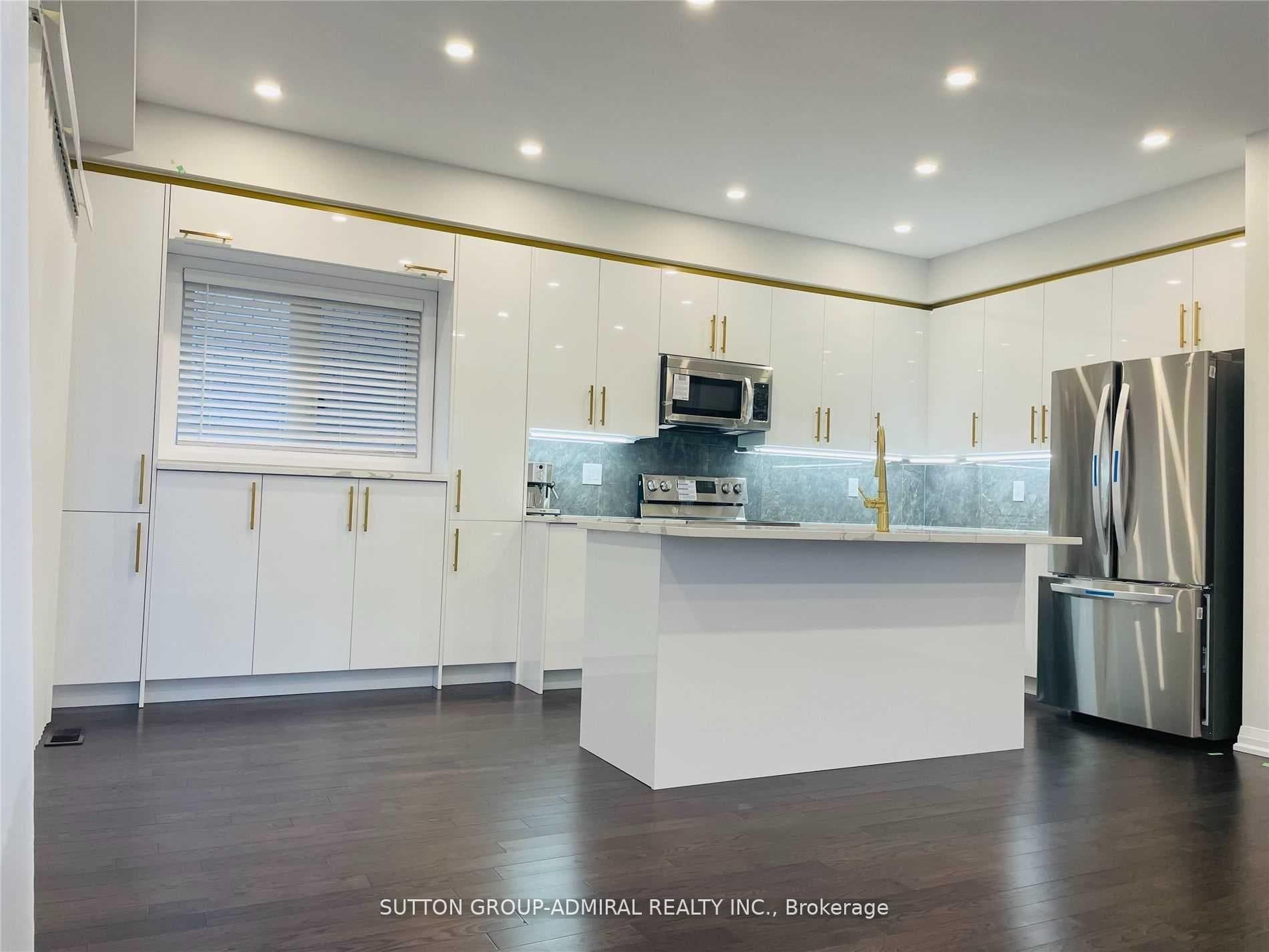 1376 Harrington Street photo 3