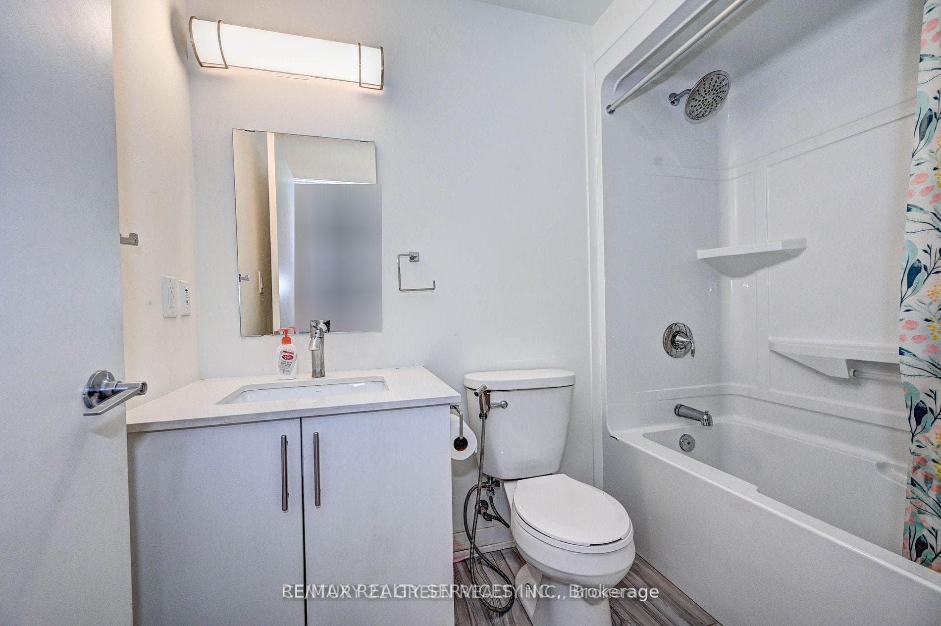 128 King Street Unit 1402 photo 31