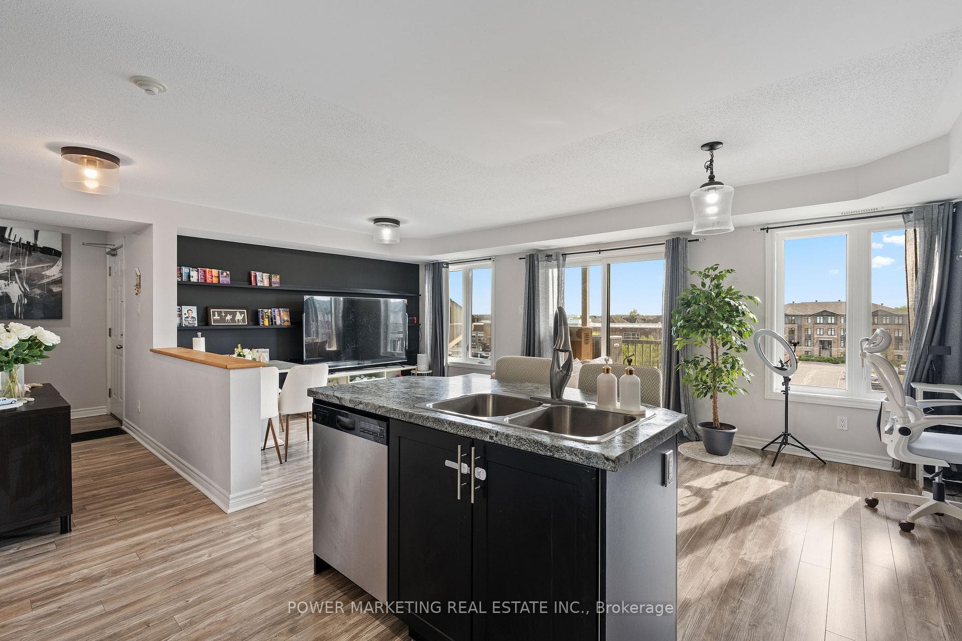 2240 Tenth Line Road Unit 8 photo 13