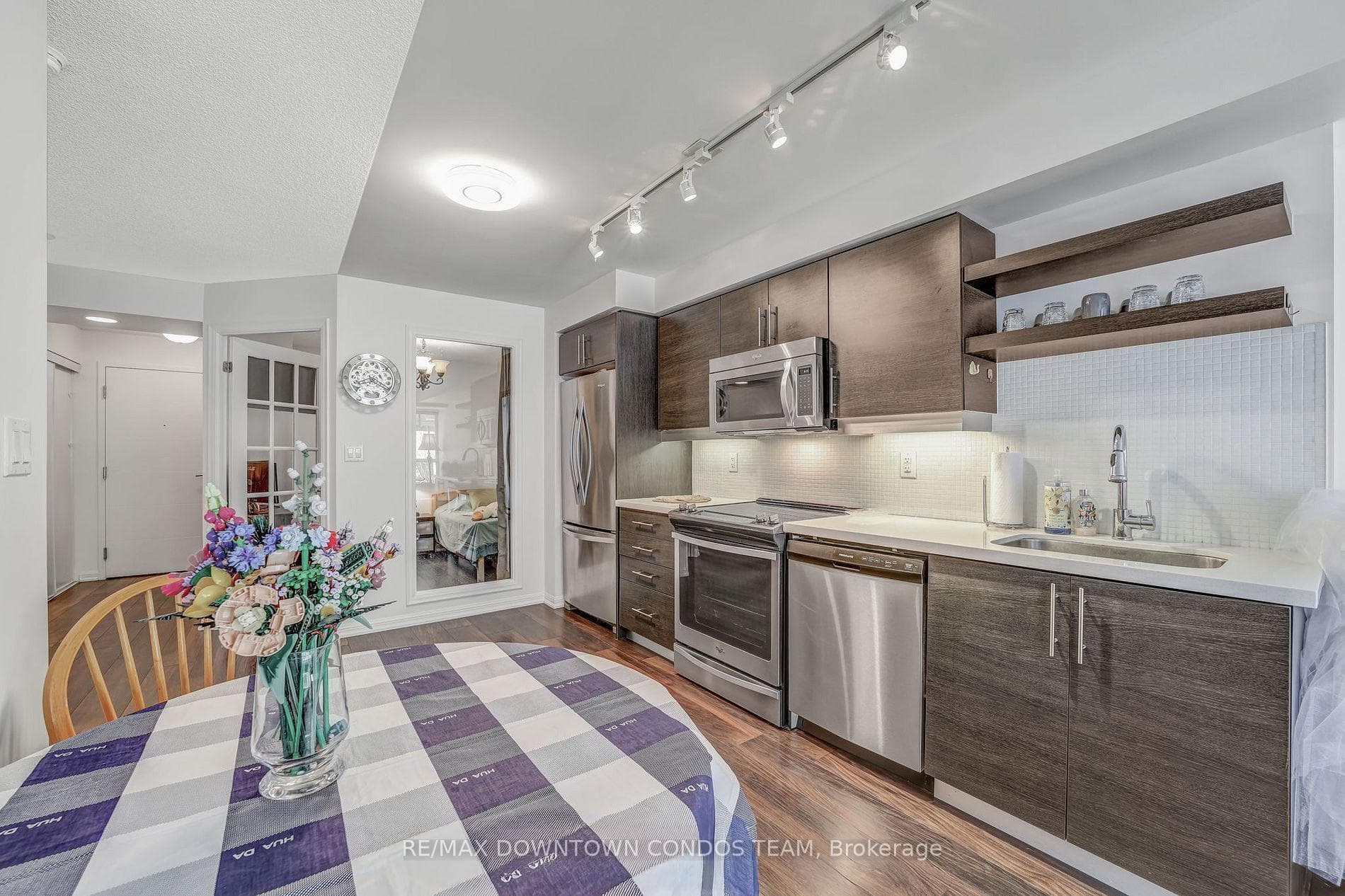 400 Adelaide Street Unit 203 photo 7