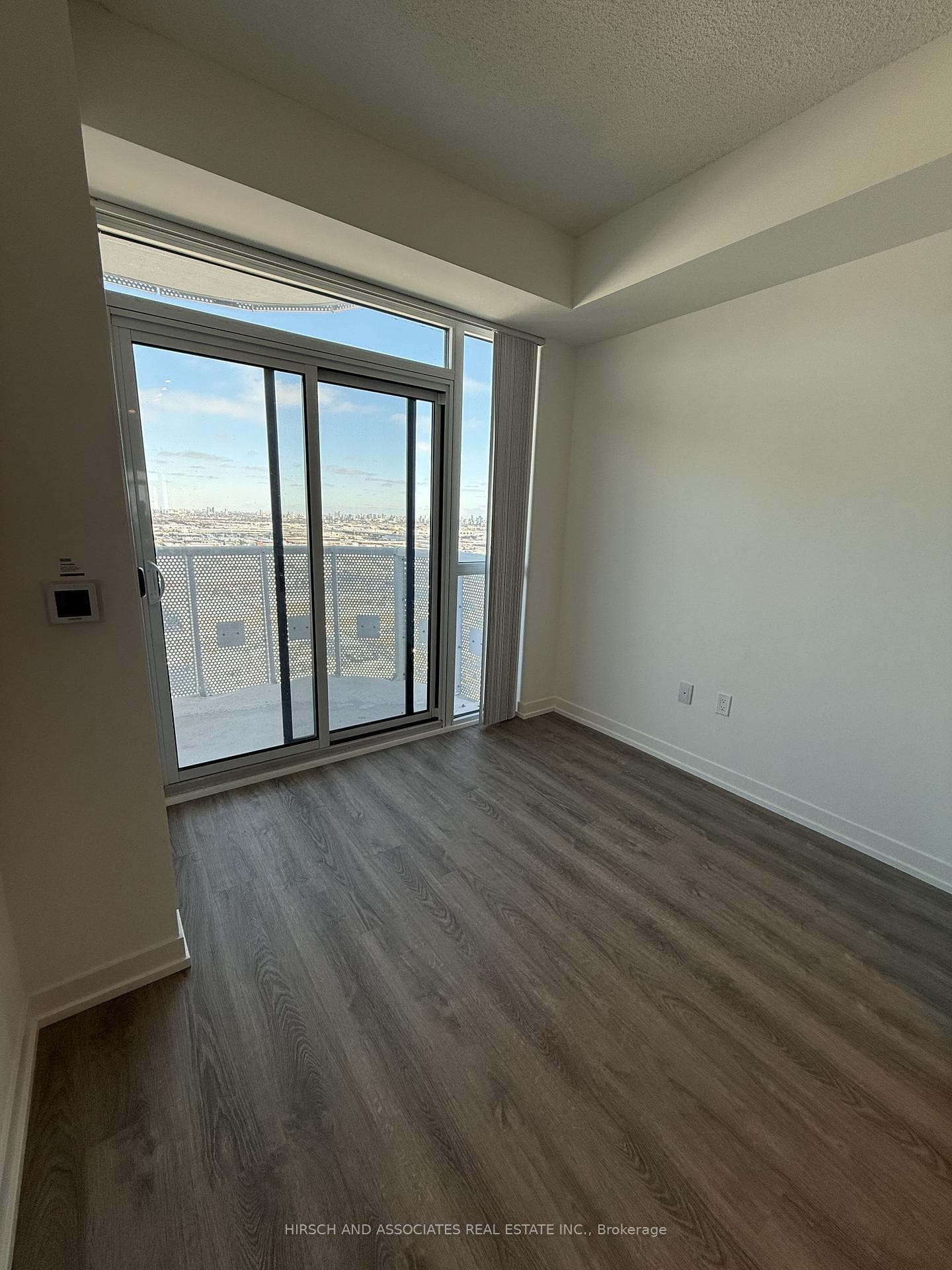 8 Interchange Way Unit 3208 photo 7