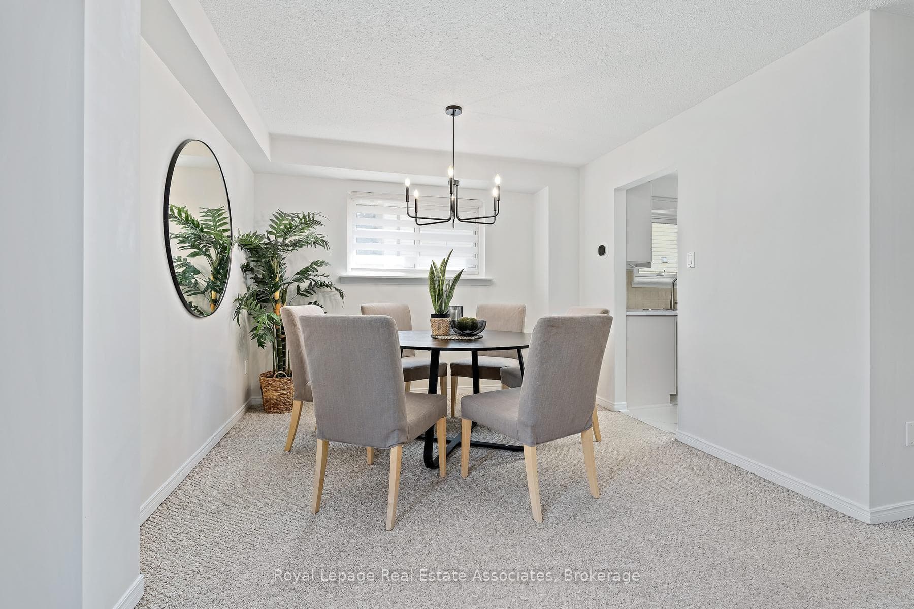 66 Lawndale Crescent photo 13