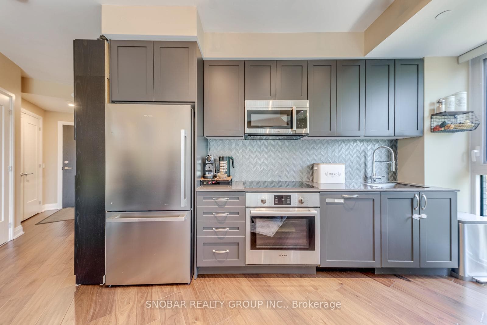 293 The Kingsway N/A Unit 310 photo 8