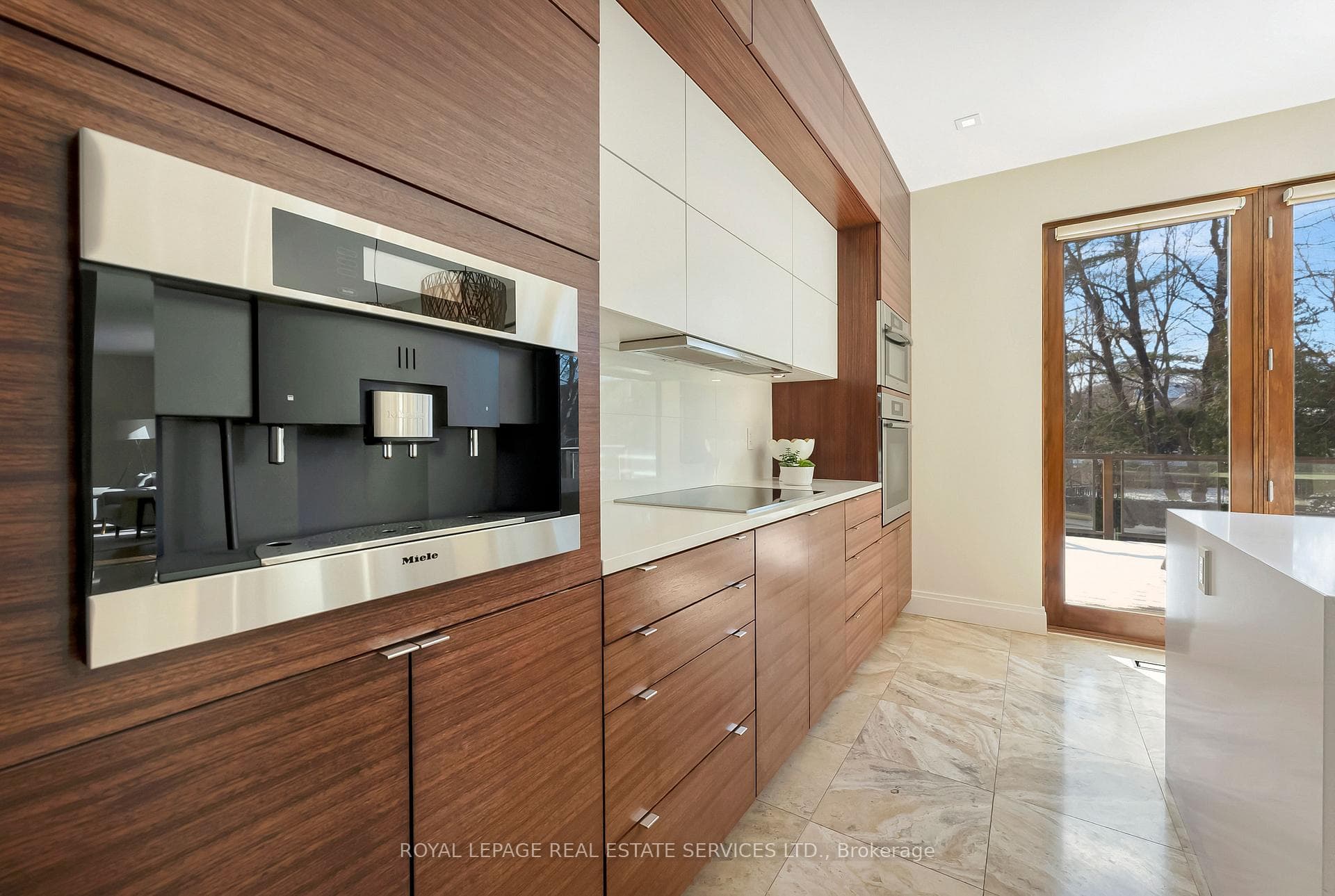 396 Ash Road photo 11