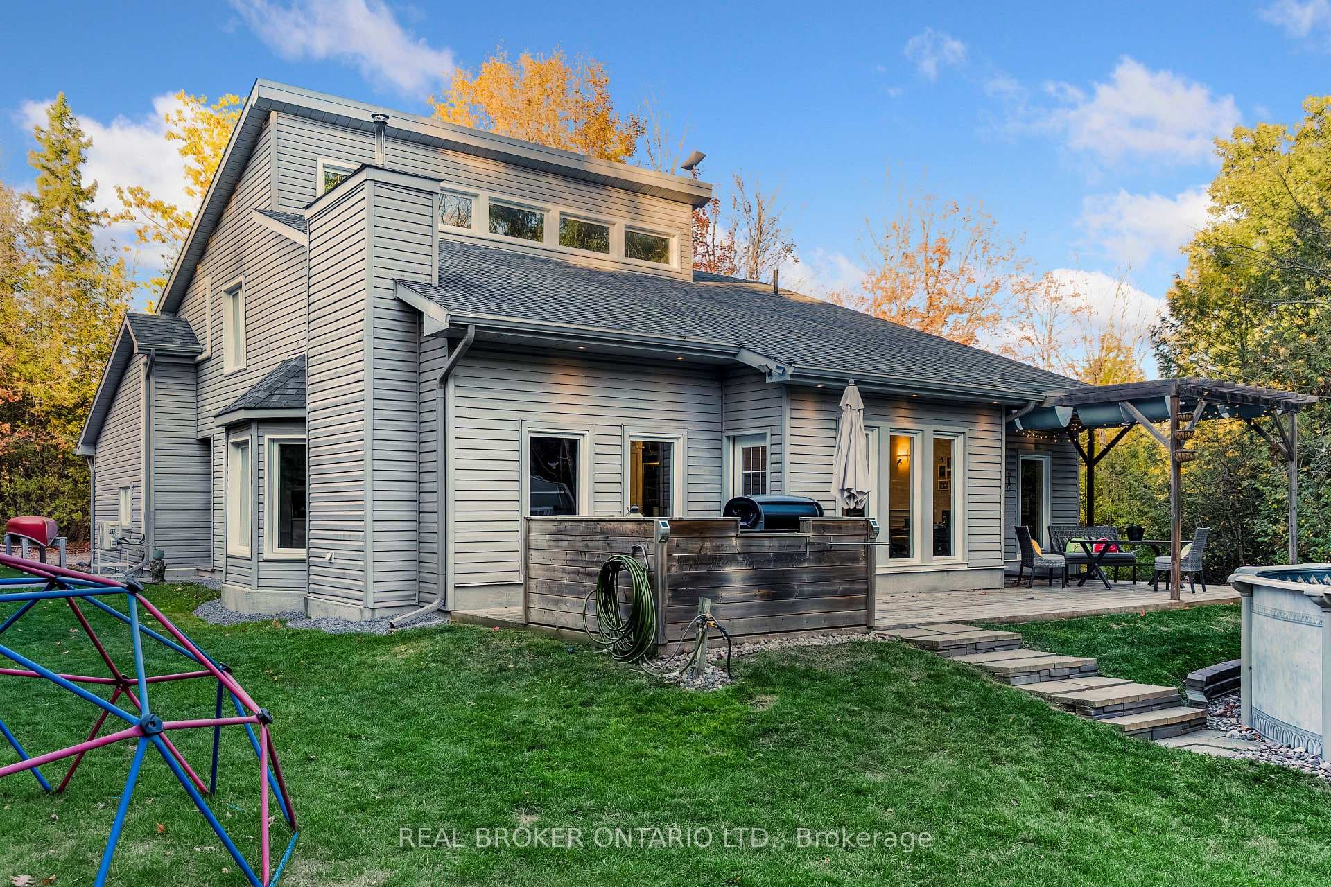 967 Upper Dwyer Hill Road photo 41