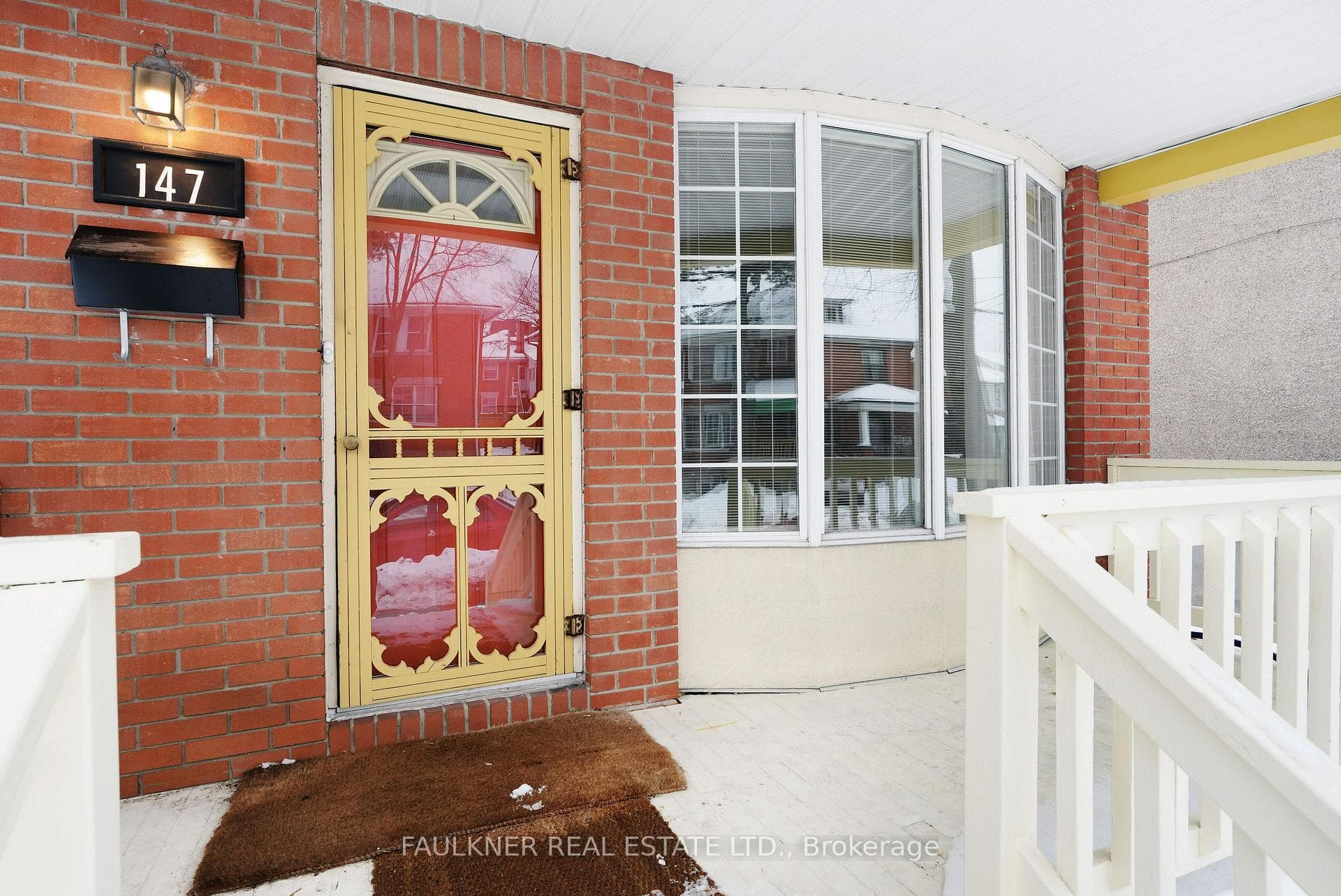 147 McGillivray Street photo 2