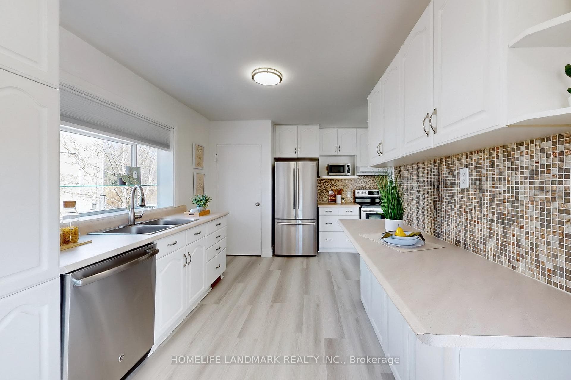 53 Lindsay Avenue photo 9