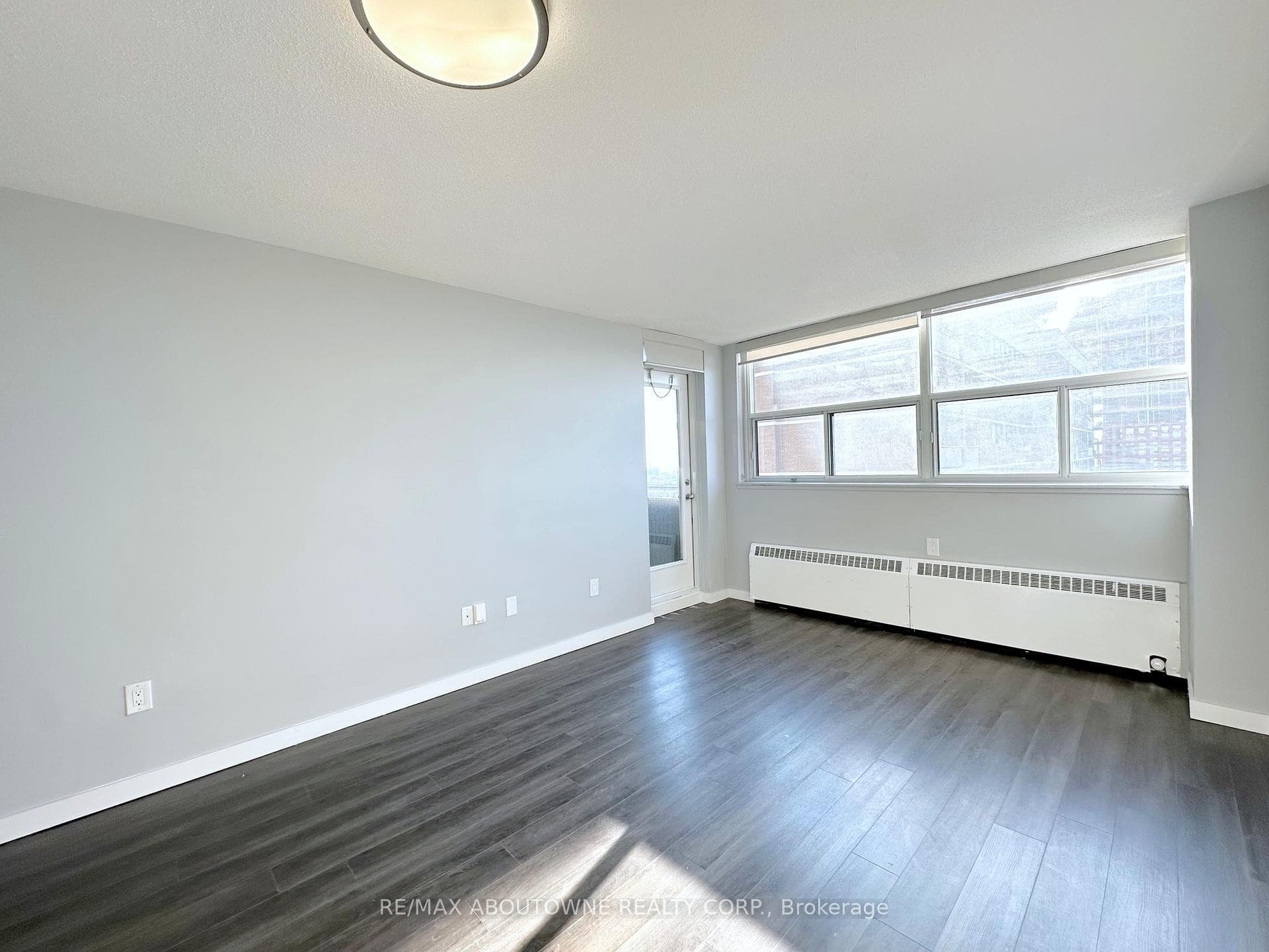 2575 Danforth Avenue Unit 2109 photo 4