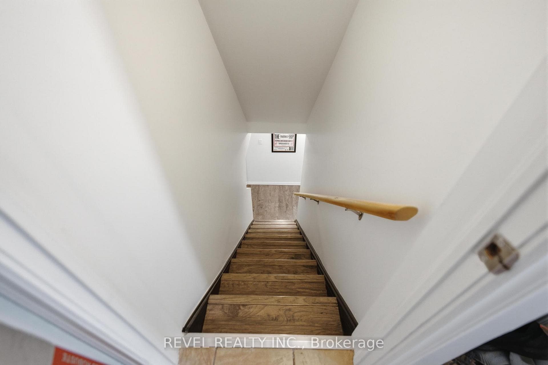 481 Upper Gage Avenue photo 21