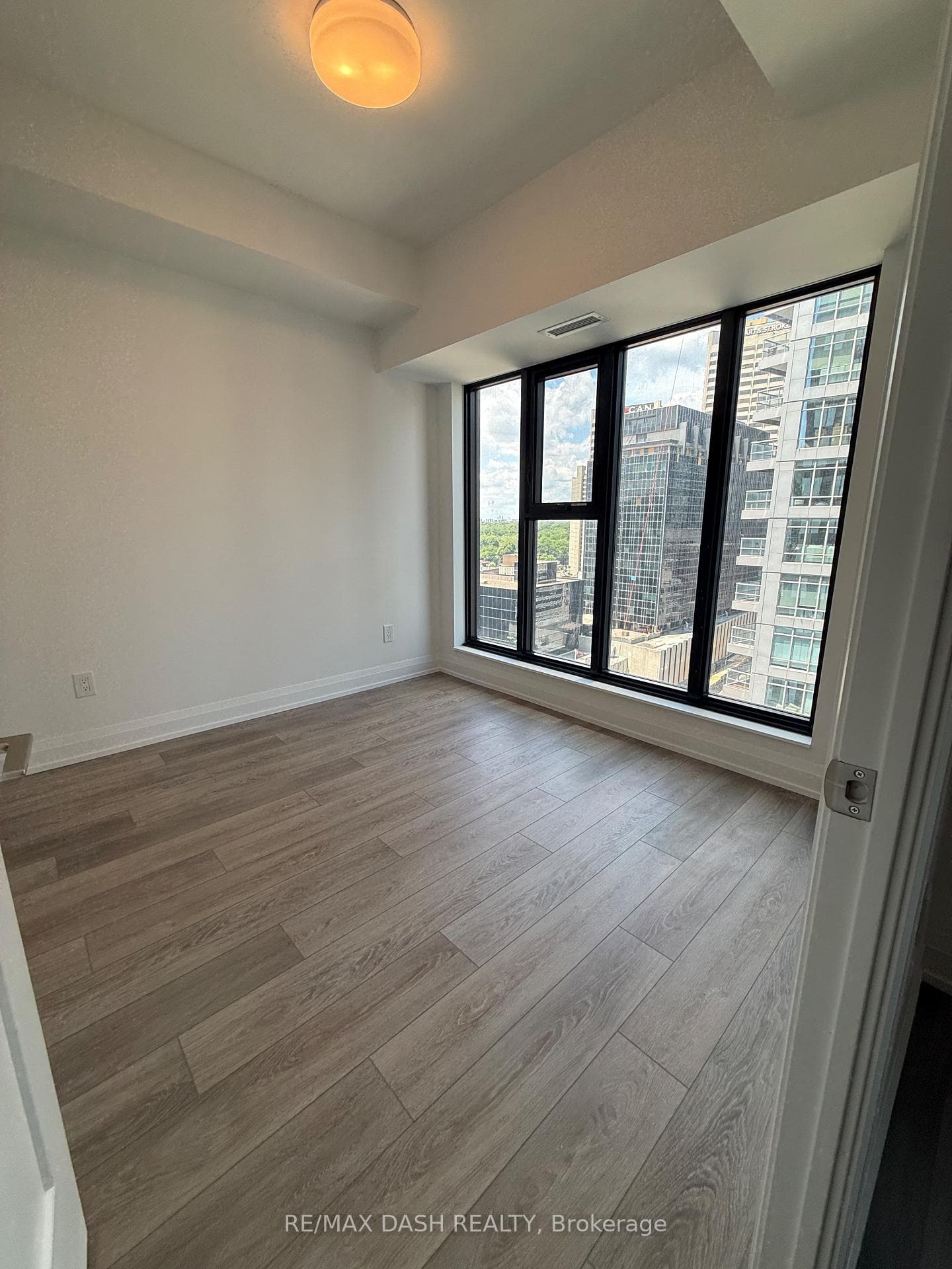 20 Soudan Avenue Unit 1208 photo 11