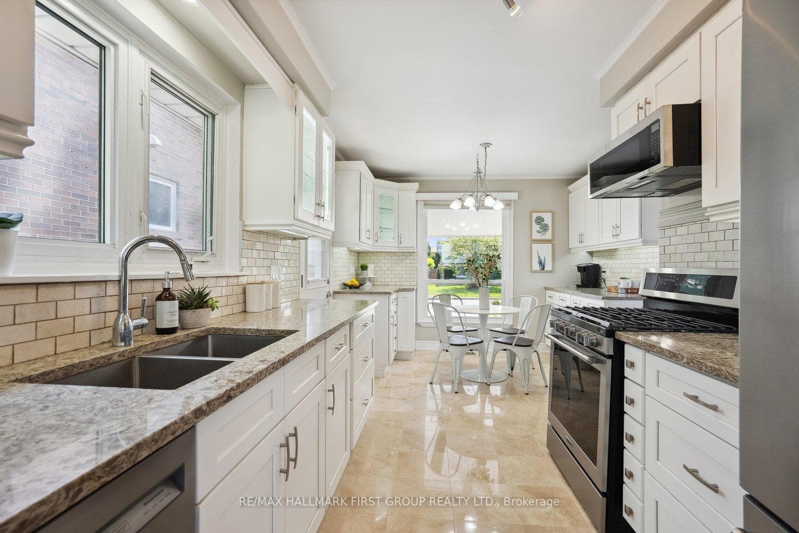 727 Leaside Street photo 11