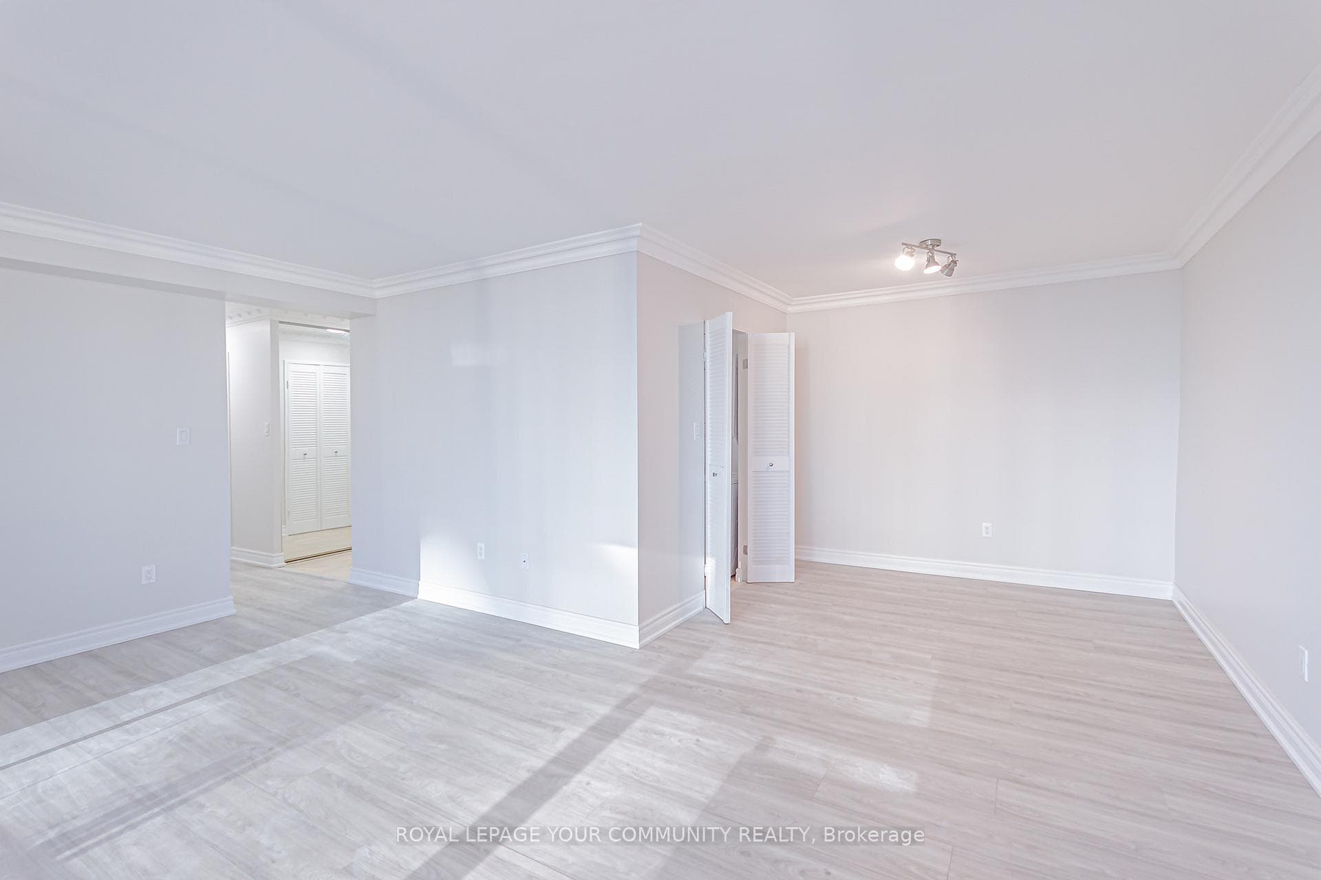 50 Quebec Avenue Unit 2205 photo 13