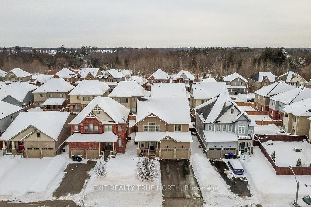 33 Battalion Drive photo 2