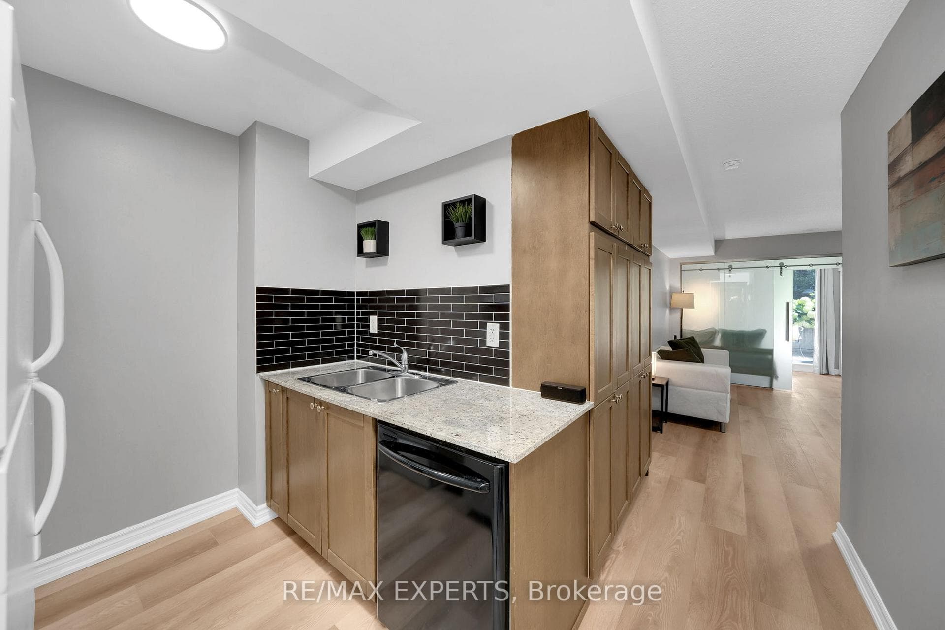 763 Bay Street Unit 307 photo 6