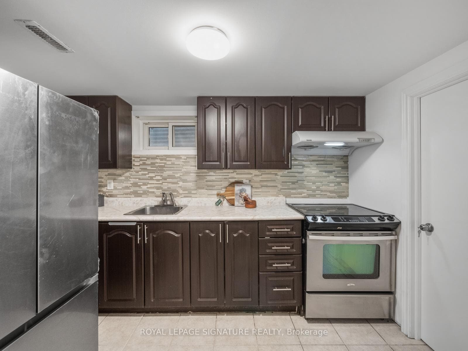 19 Shoreland Crescent photo 23