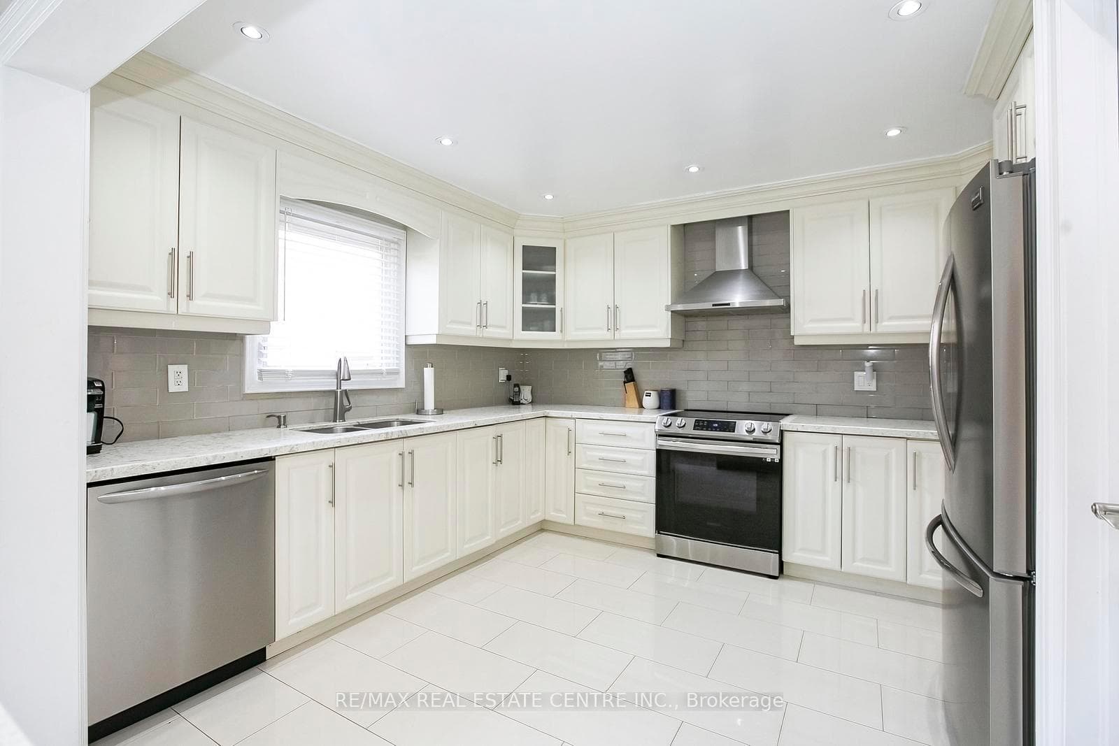 108 Moffatt Avenue photo 13