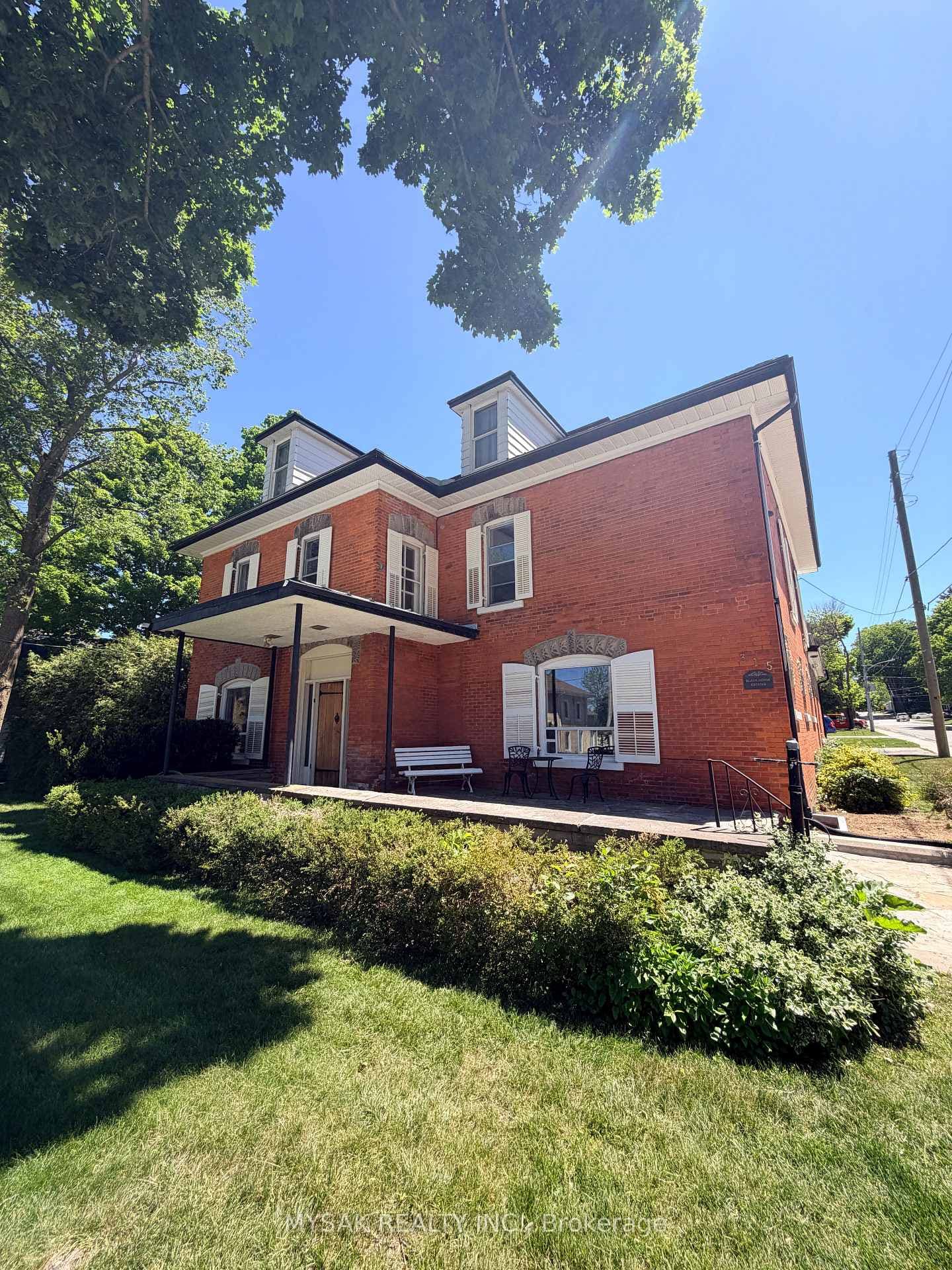 315 Centre Street photo 3