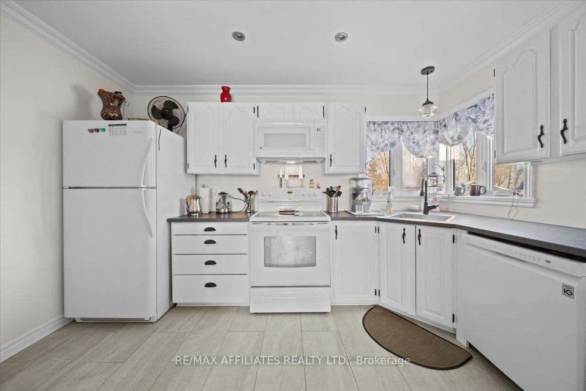 91 Levac Street photo 9
