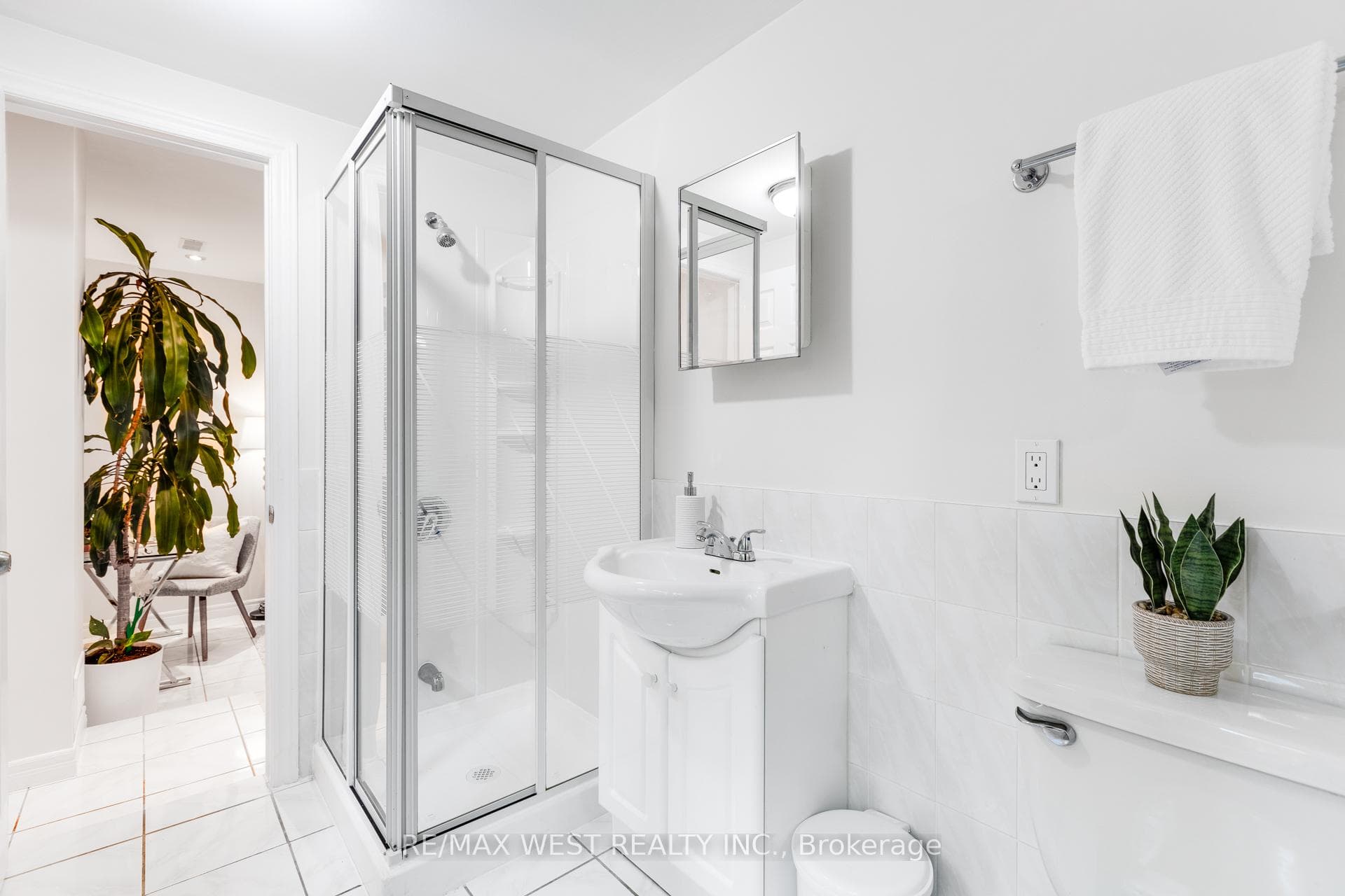 84 Edna Avenue photo 15