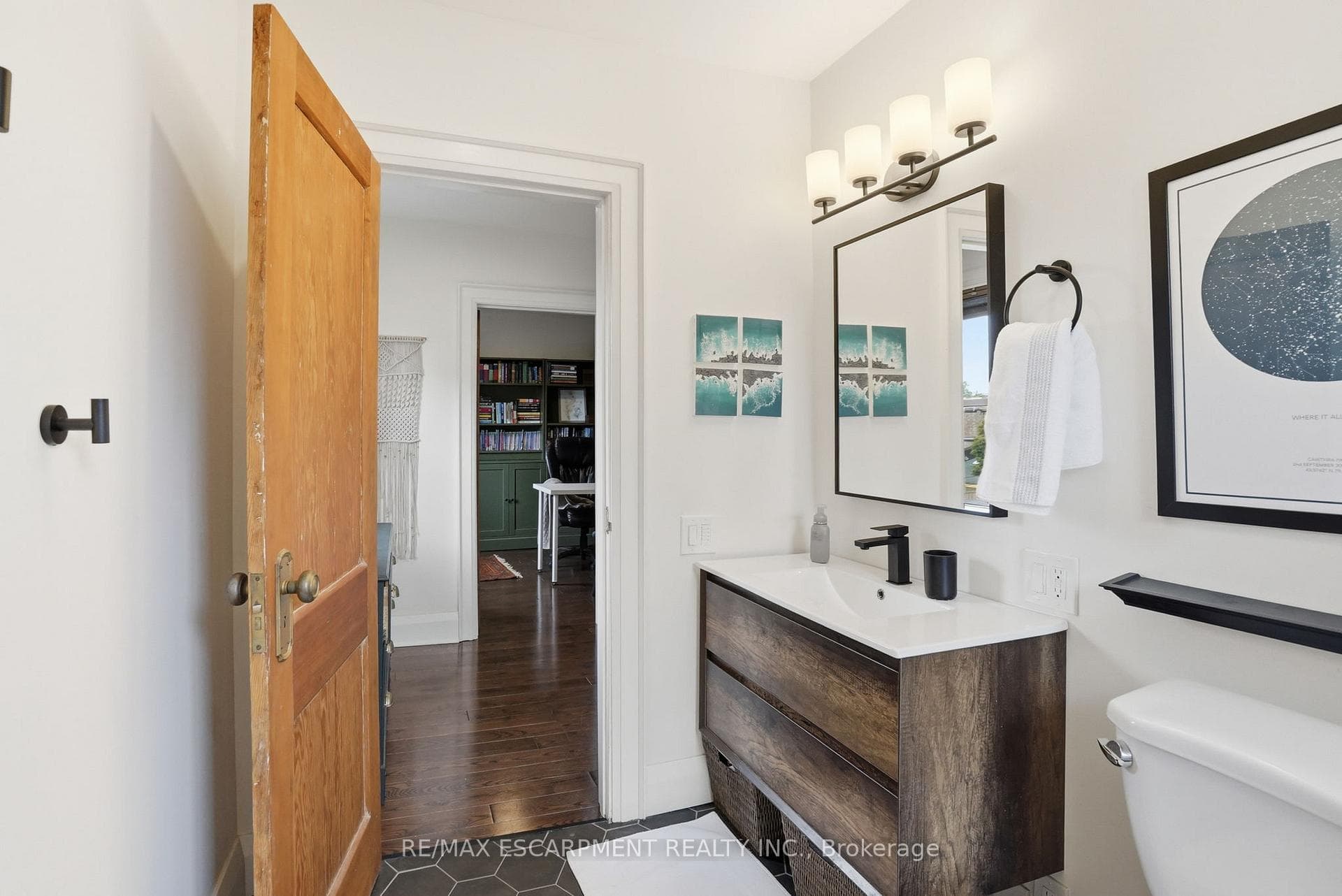 17 Tuxedo Avenue photo 27