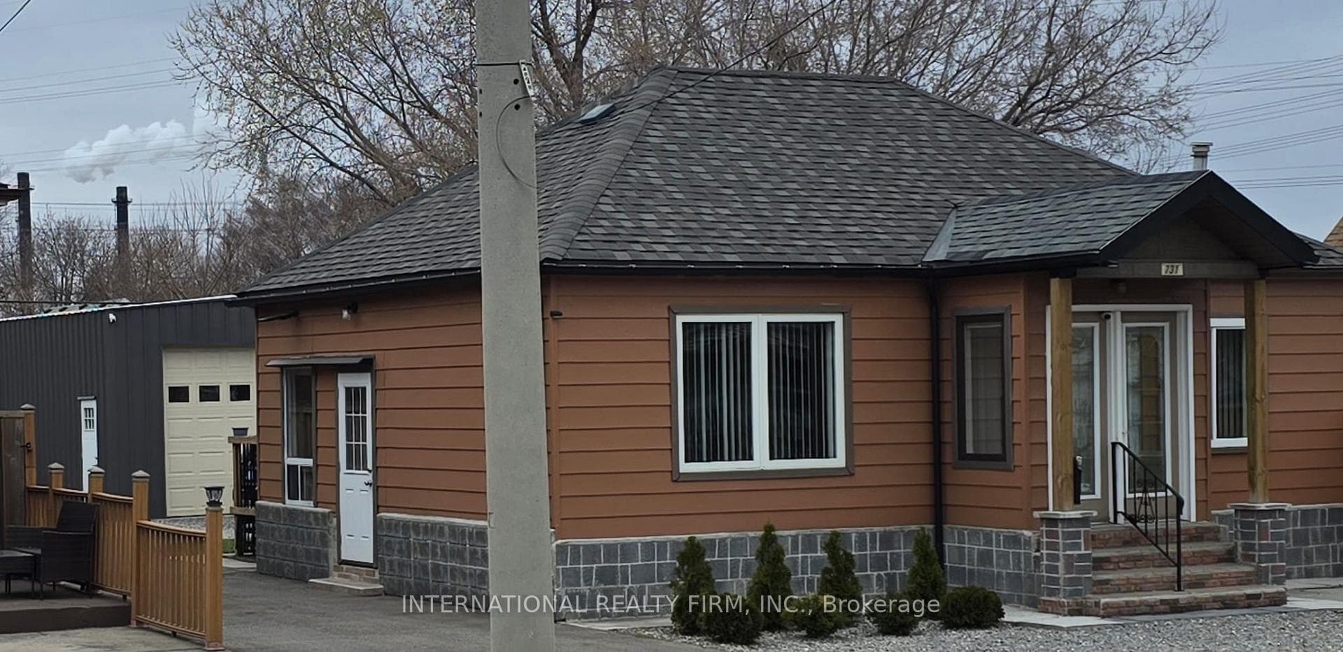 731 Knox Avenue photo 3