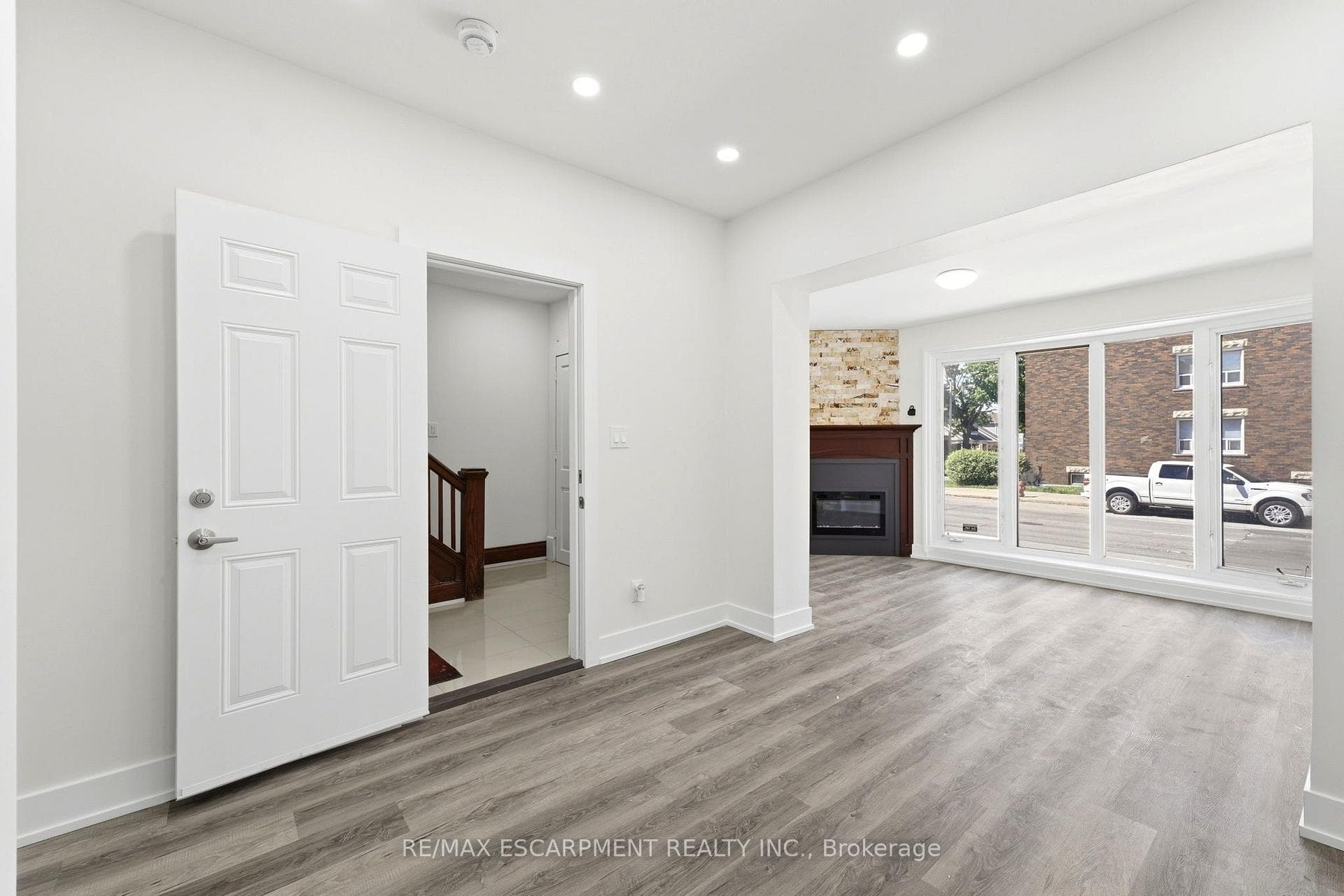 968 MAIN Street photo 5