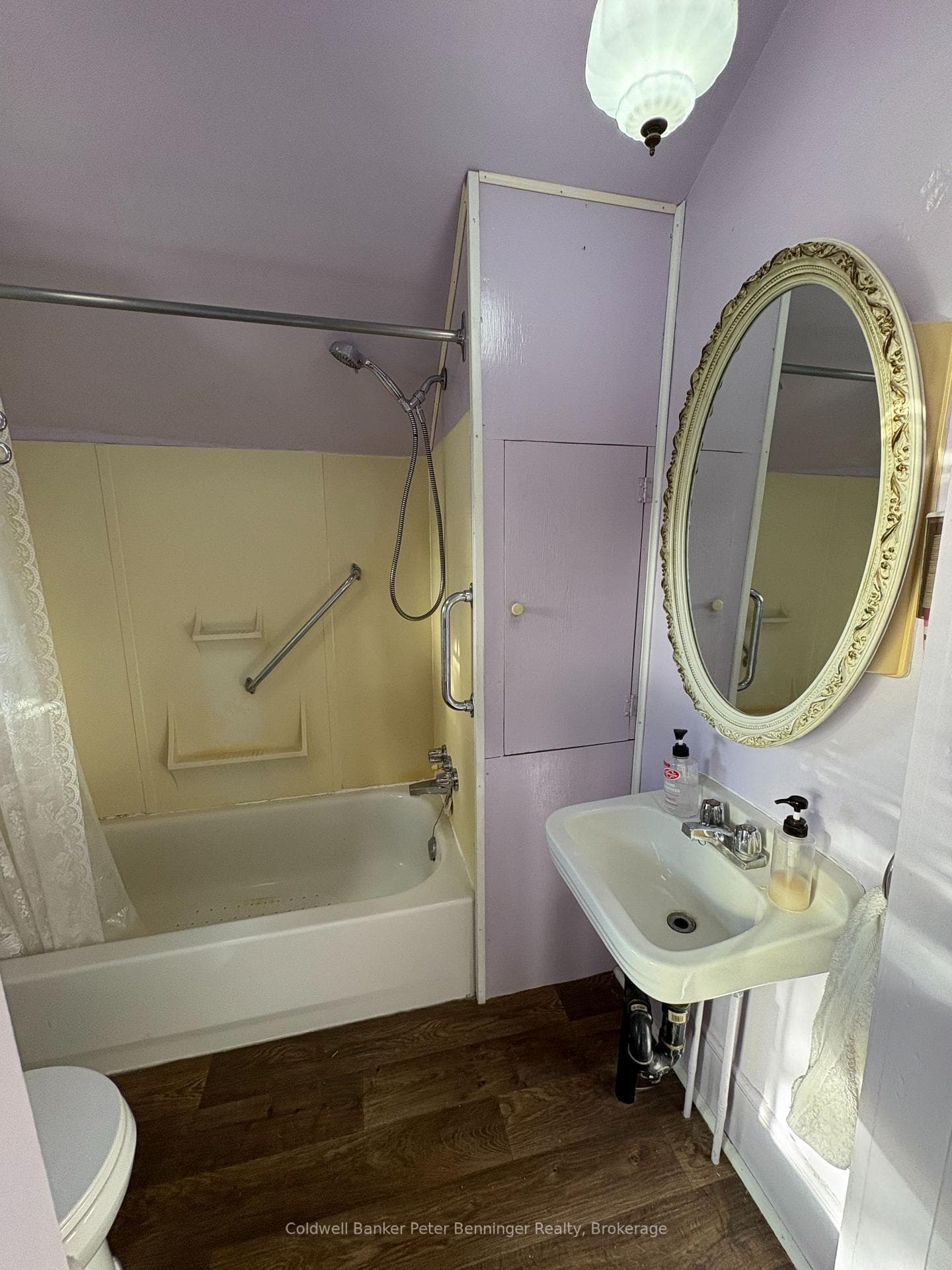 221 Queen Street photo 18