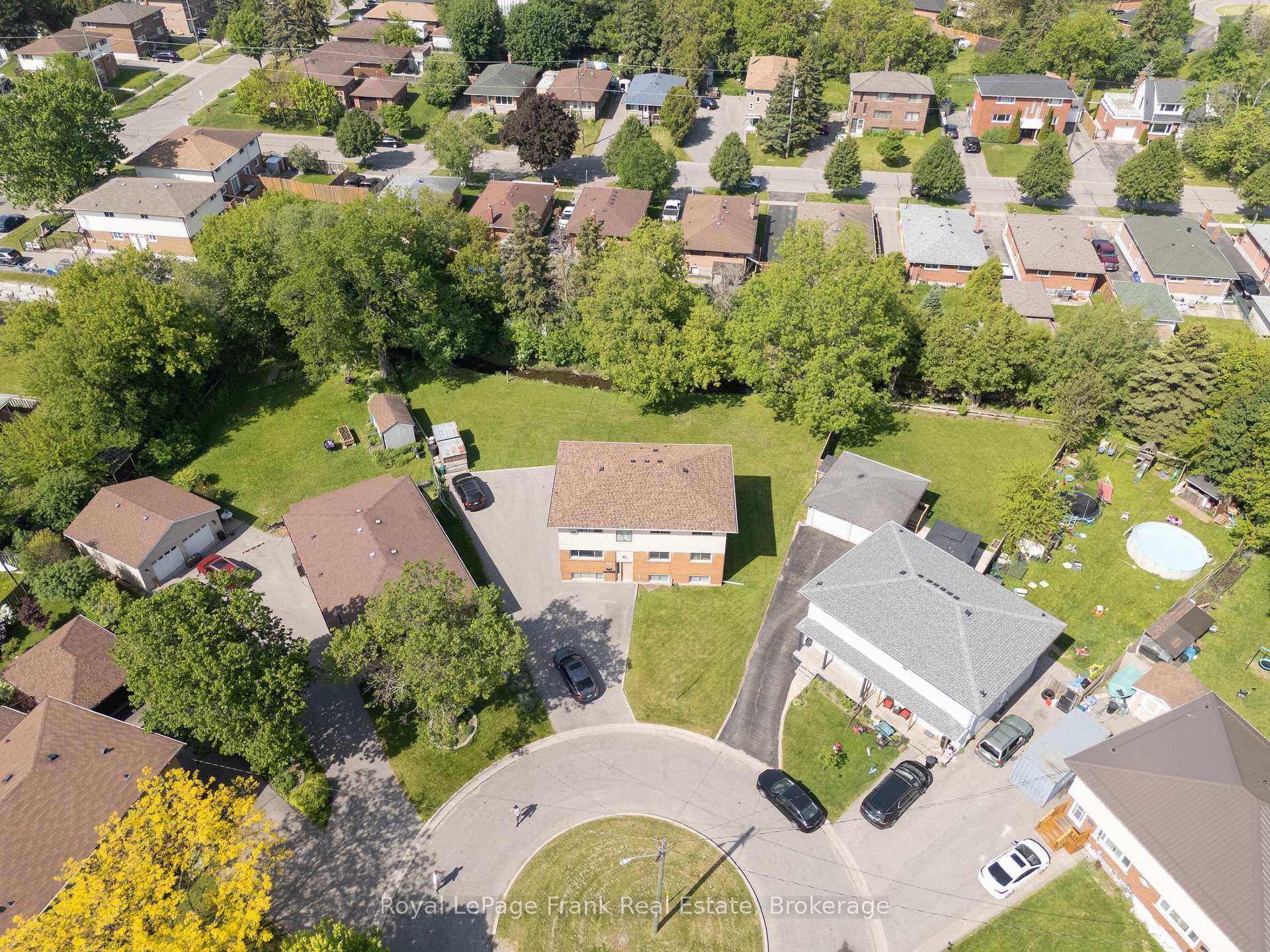 Quiet Court backing onto creek