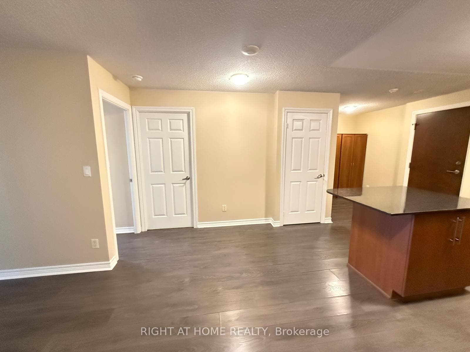 310 Burnhamthorpe Road Unit 2101 photo 11