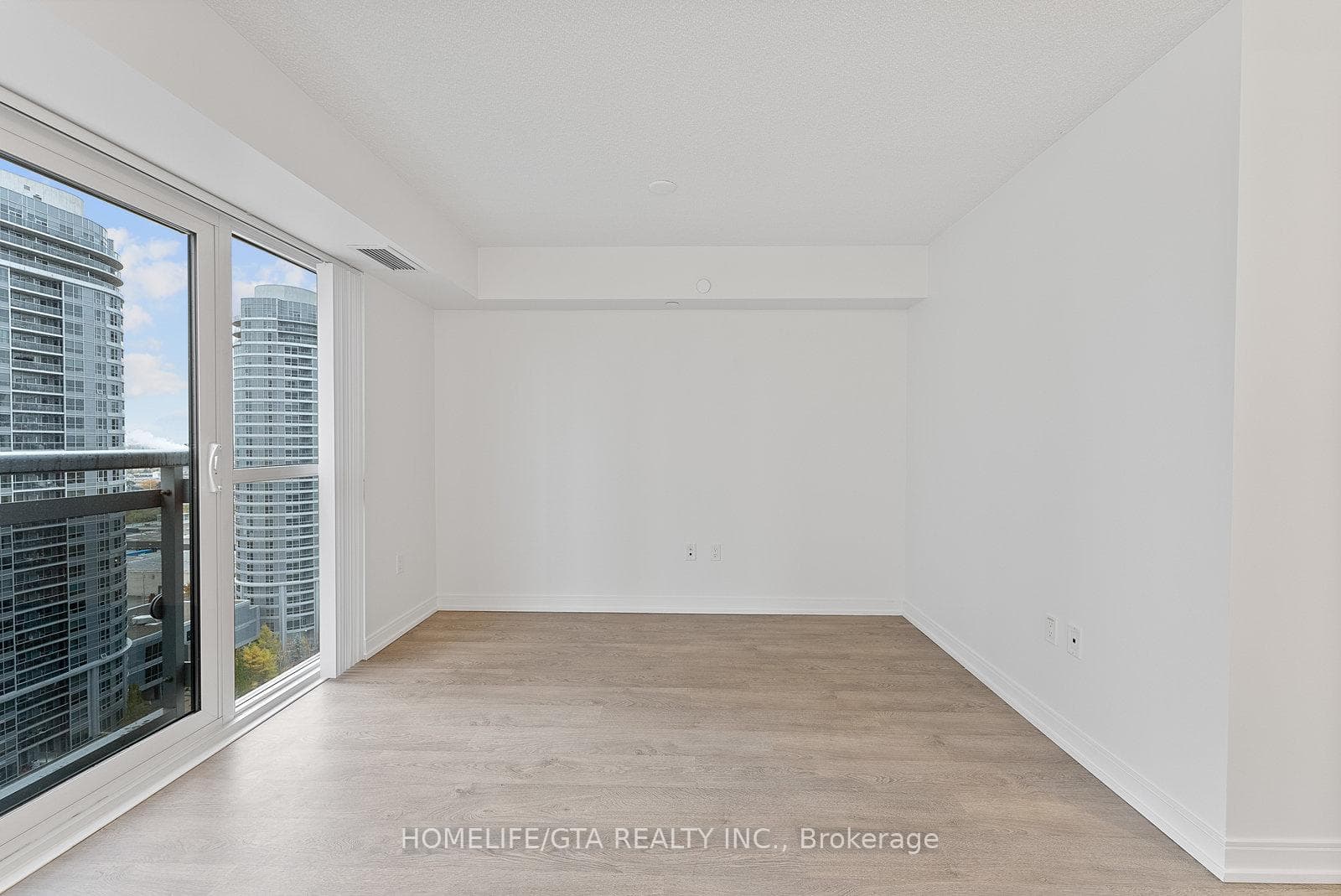 275 Village Green Square Unit 1817 photo 5