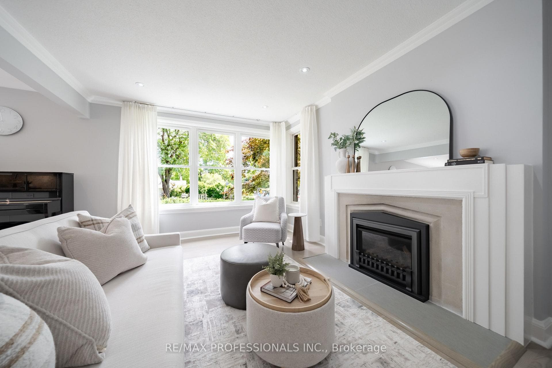 86 Van Dusen Boulevard photo 3