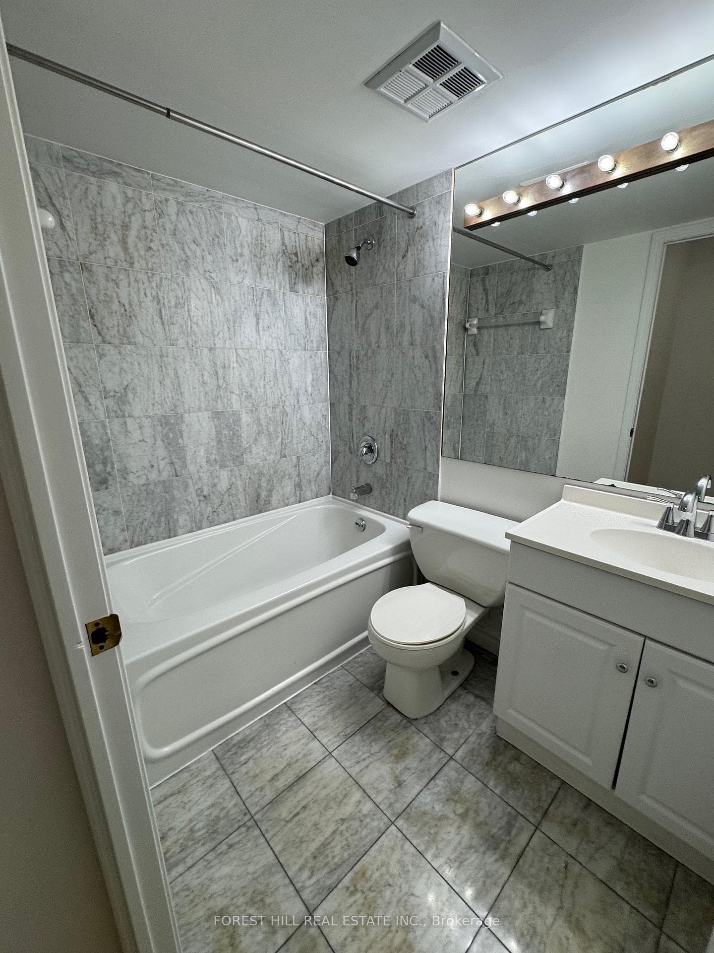 909 Bay Street Unit 712 photo 20