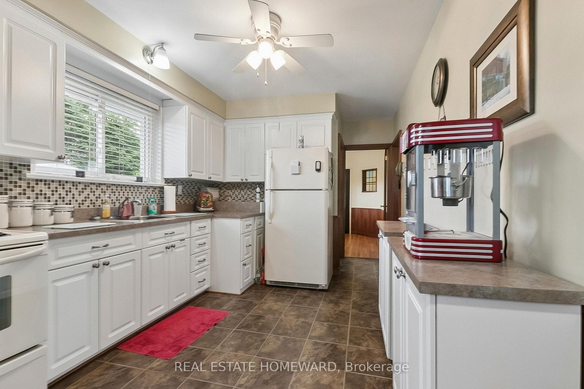 94 Rochman Boulevard photo 9